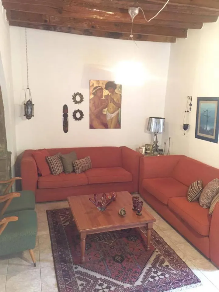 Communal lounge/ TV room in Villa Thermopilon