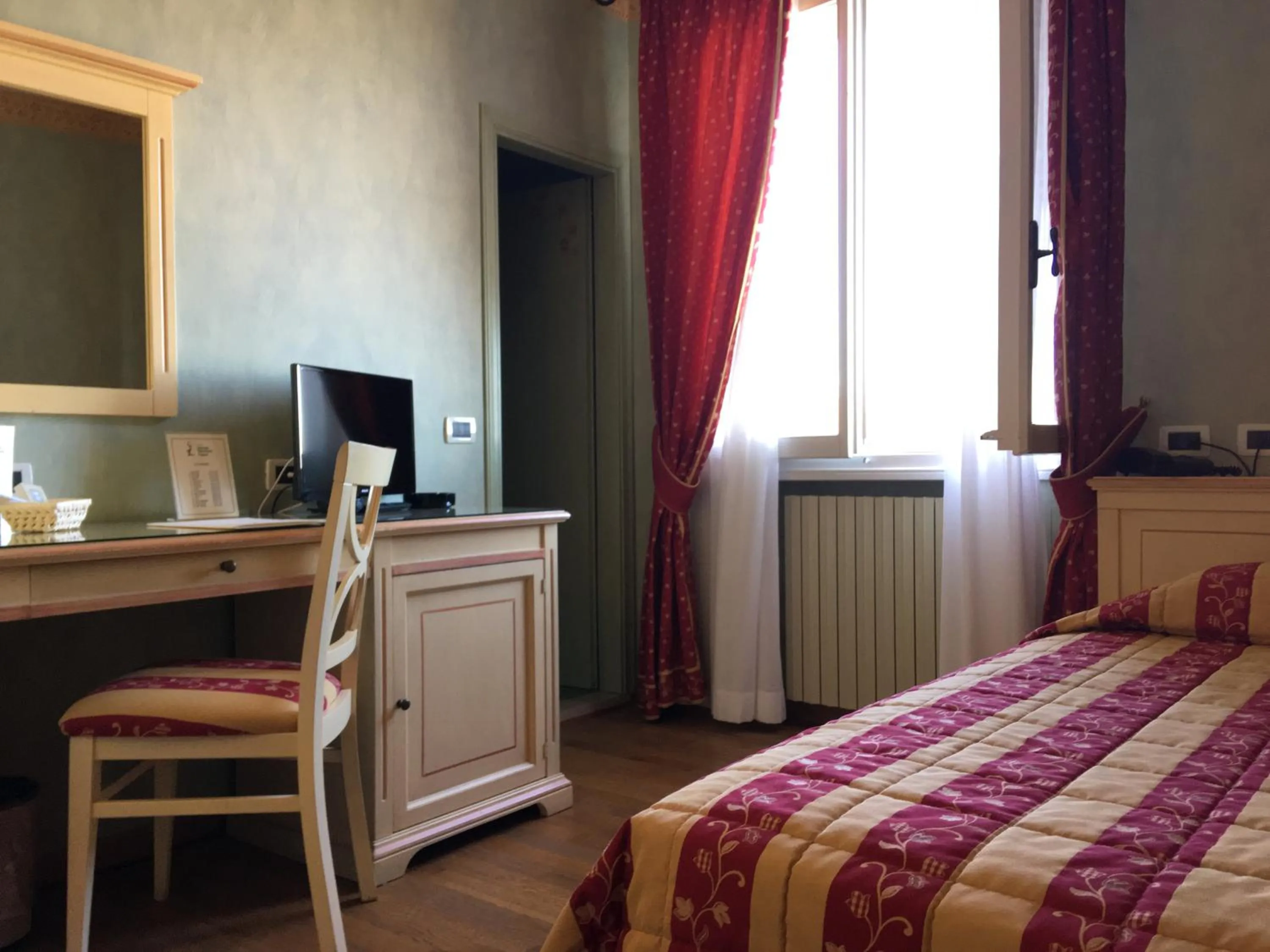 Photo of the whole room, Bed in Albergo Sapori