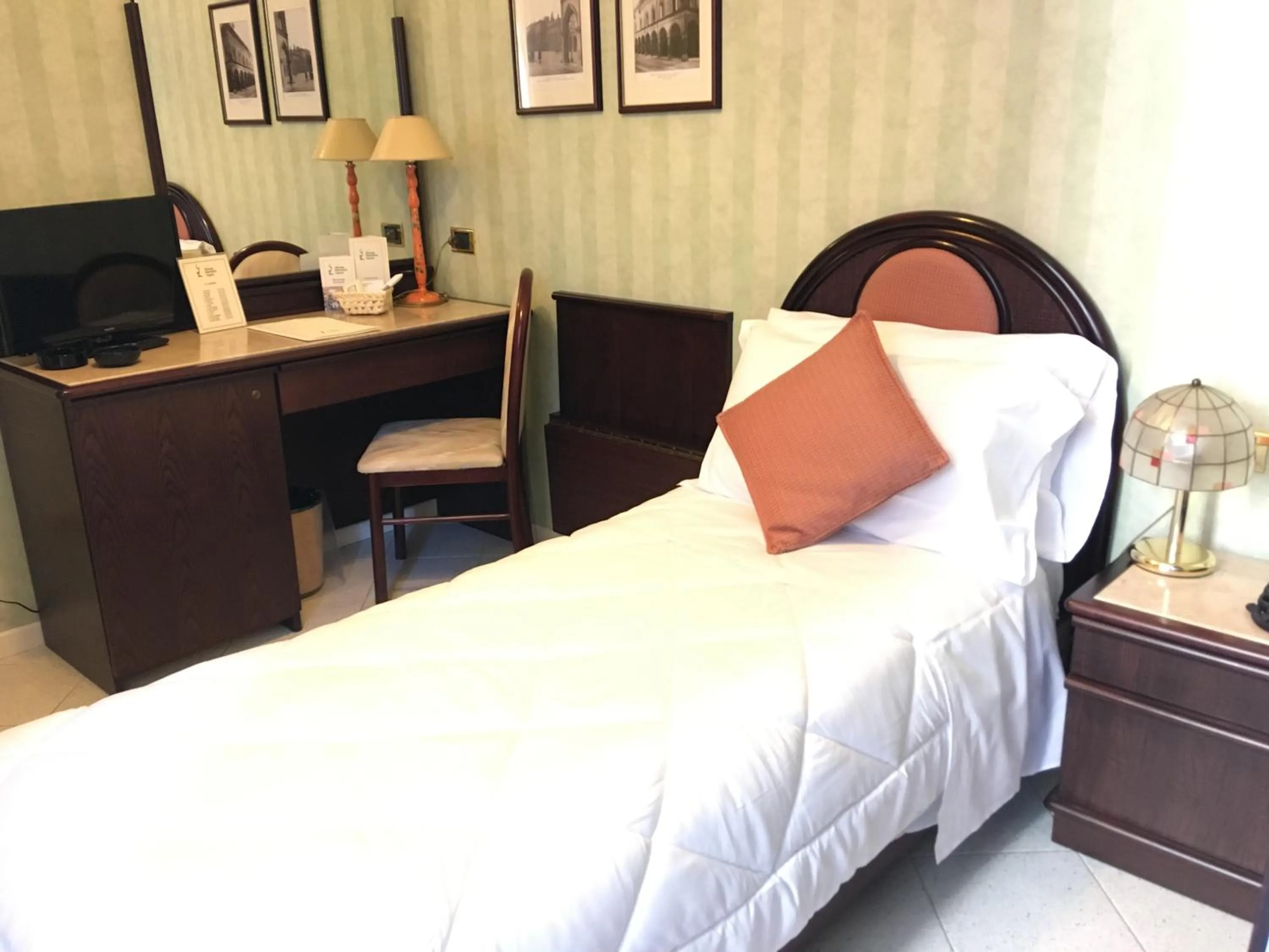 Bedroom, Bed in Albergo Sapori