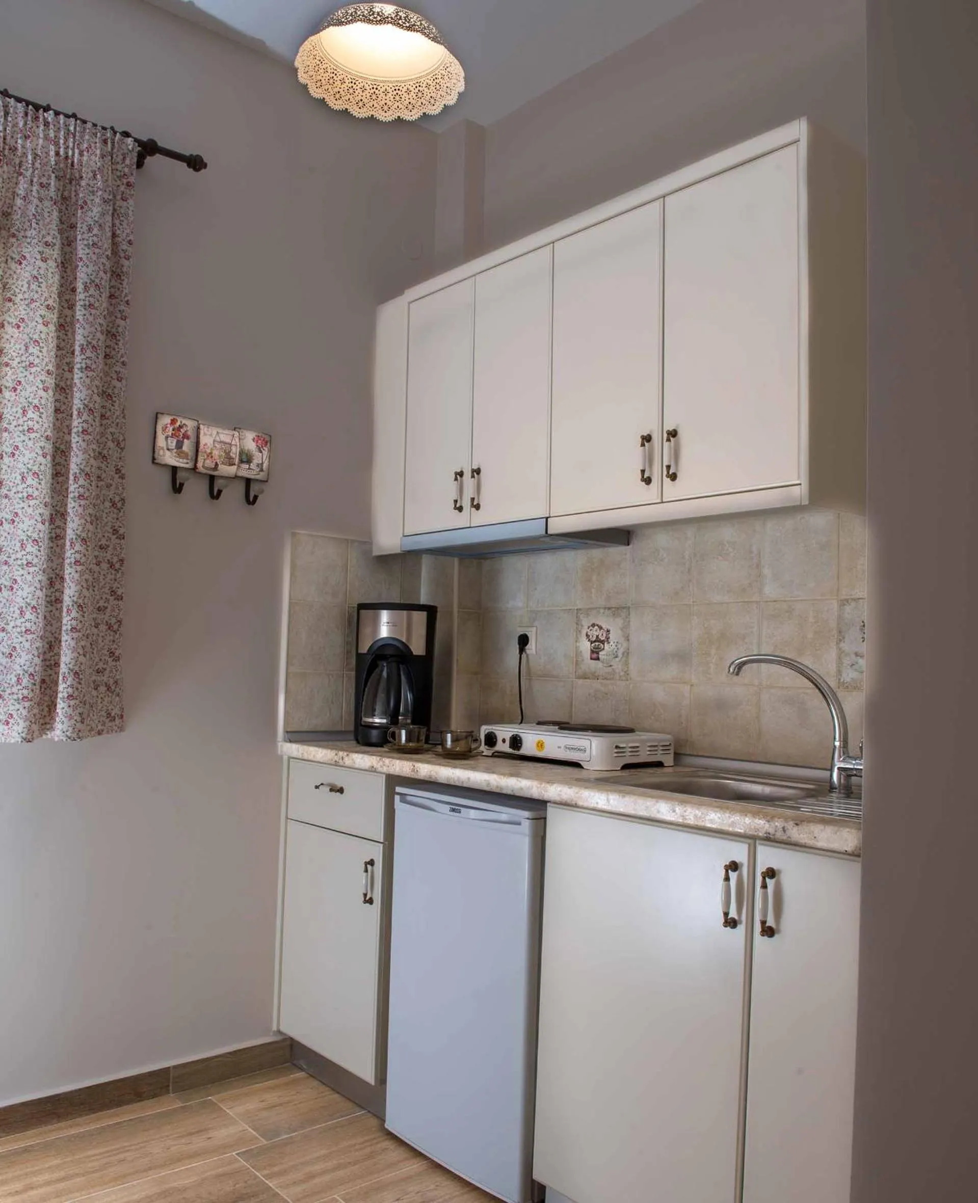 Kitchen or kitchenette in Megas Alexandros