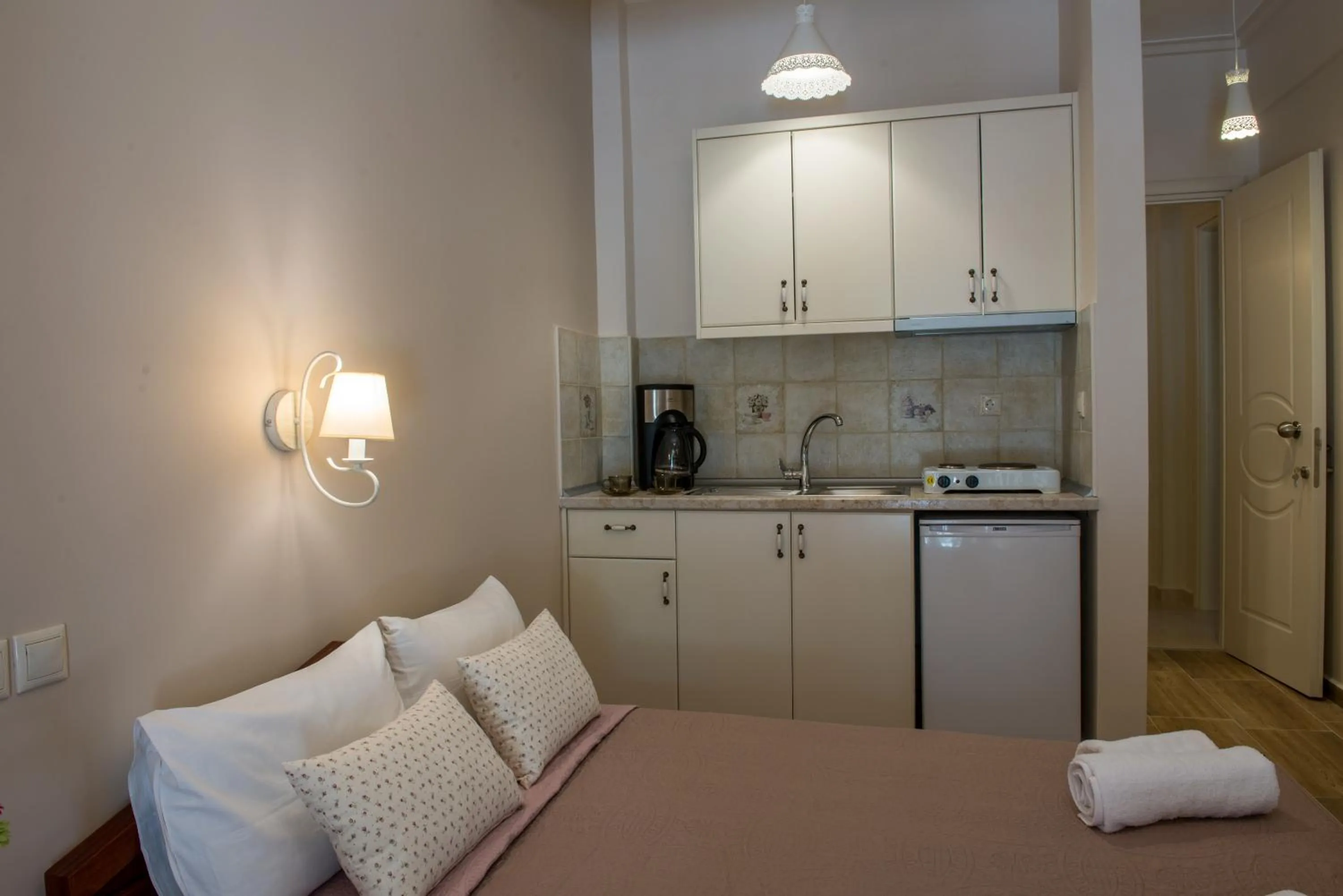 Kitchen or kitchenette, Bed in Megas Alexandros