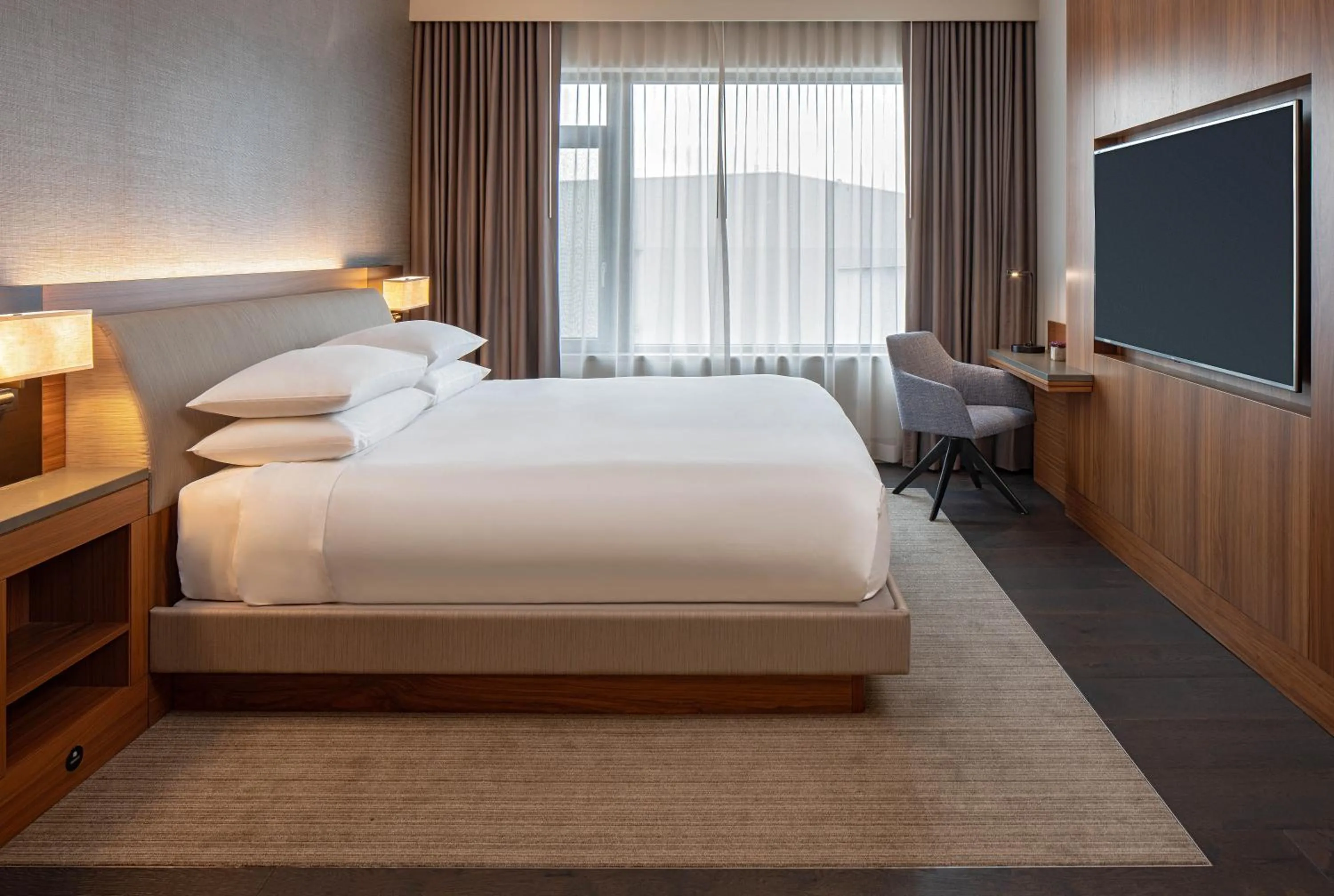 Bedroom, Bed in Hyatt Regency Lake Washington at Seattle's Southport