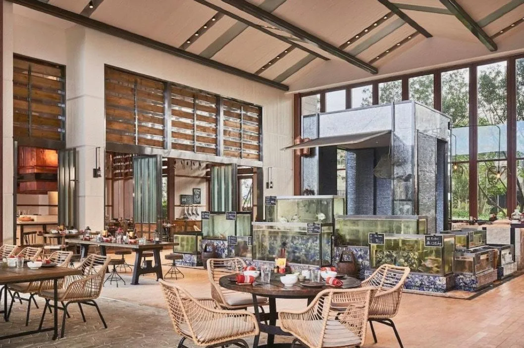 Restaurant/places to eat in Rosewood Sanya