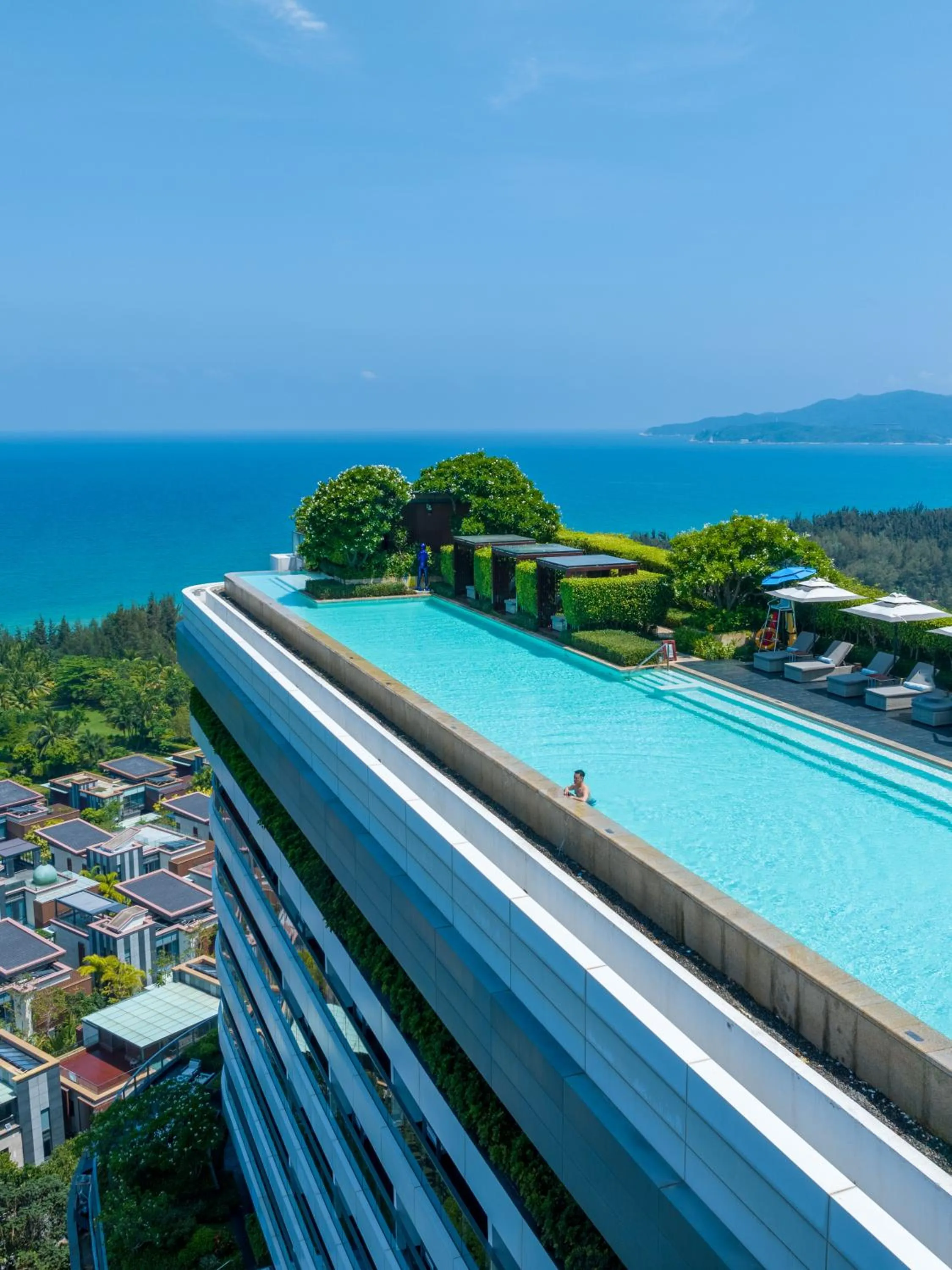 Swimming pool in Rosewood Sanya