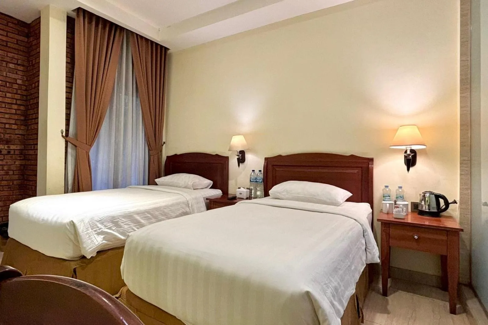 Bed in Thong's Inn Hotel Kualanamu