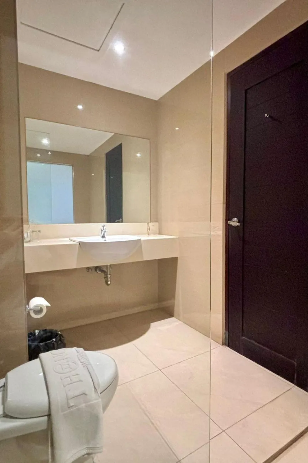 Bathroom in Thong's Inn Hotel Kualanamu