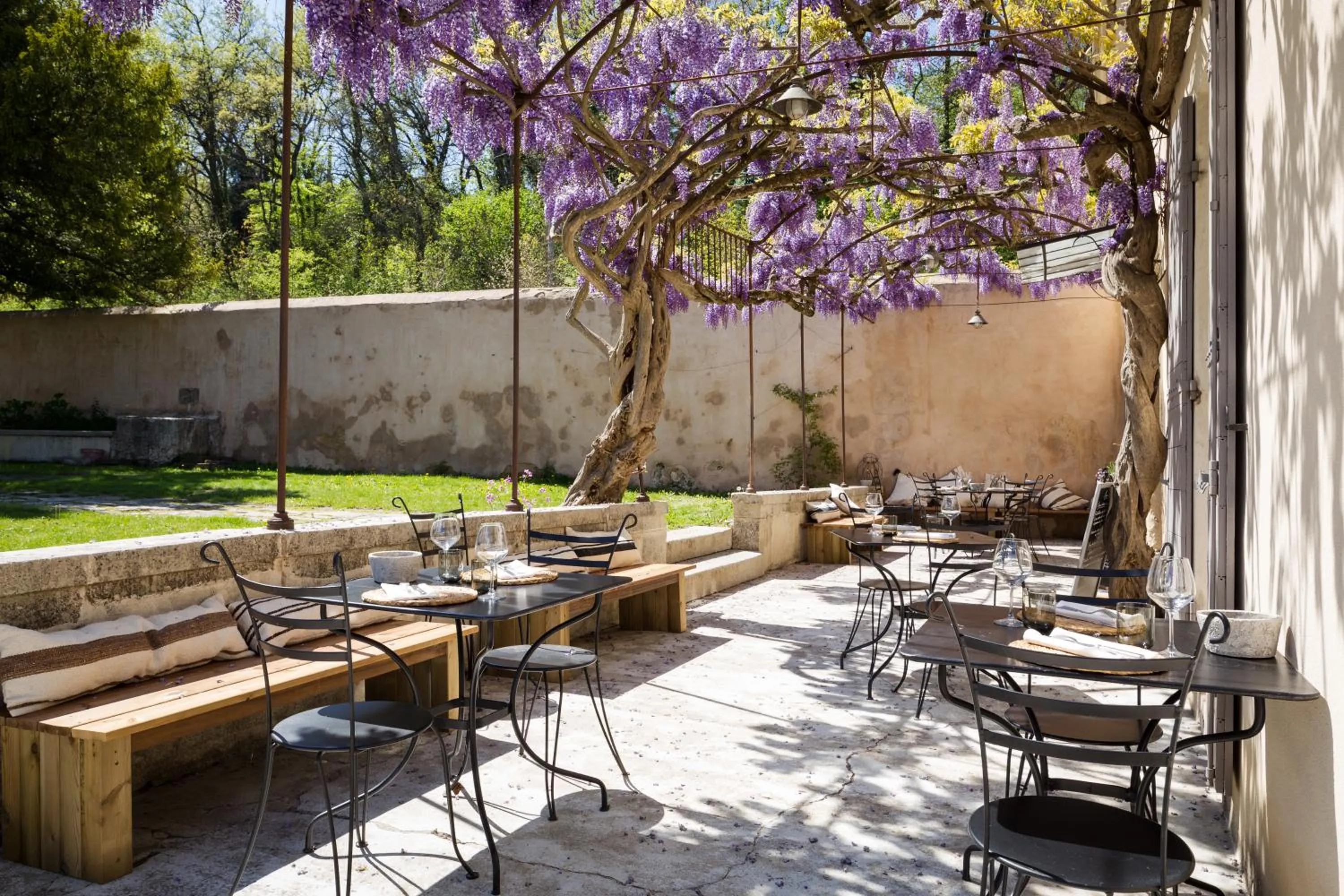 Patio in Le Pont de L'orme