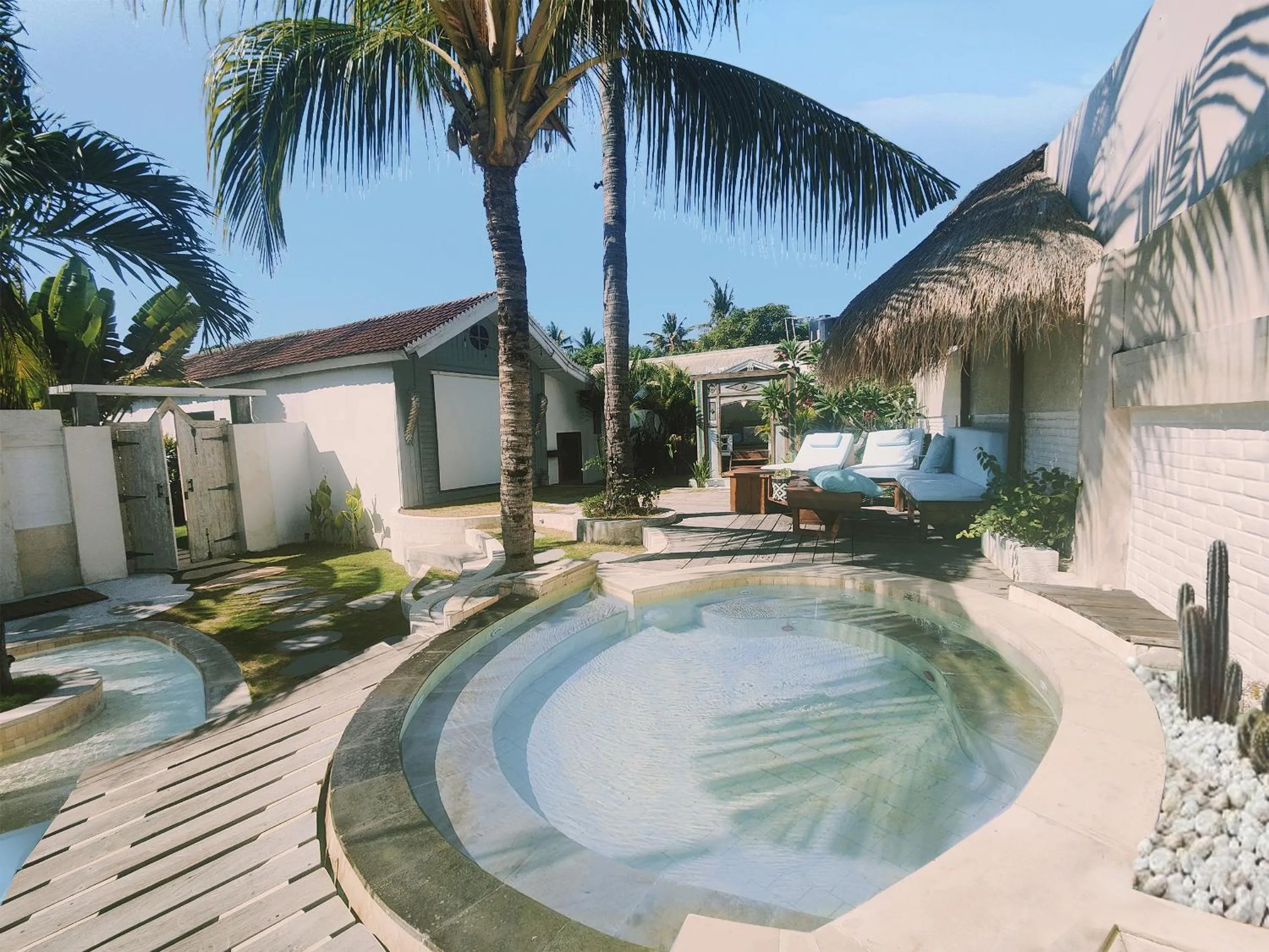 Hot Tub in The White Key Luxury Villas