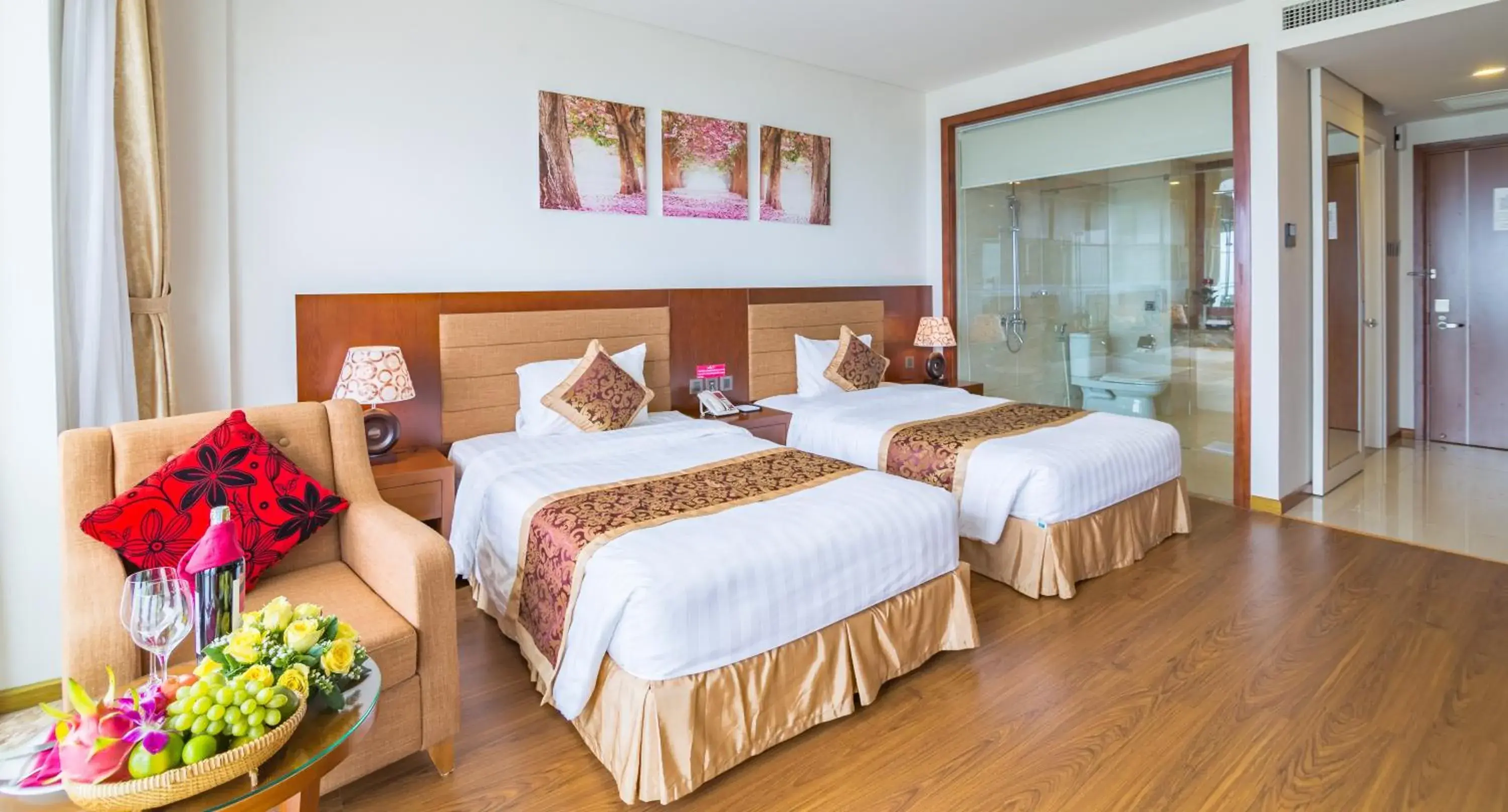 Superior Twin Room with City View in Gold Coast Hotel Resort & Spa Superior Twin Room with City View in Gold Coast Hotel Resort & Spa