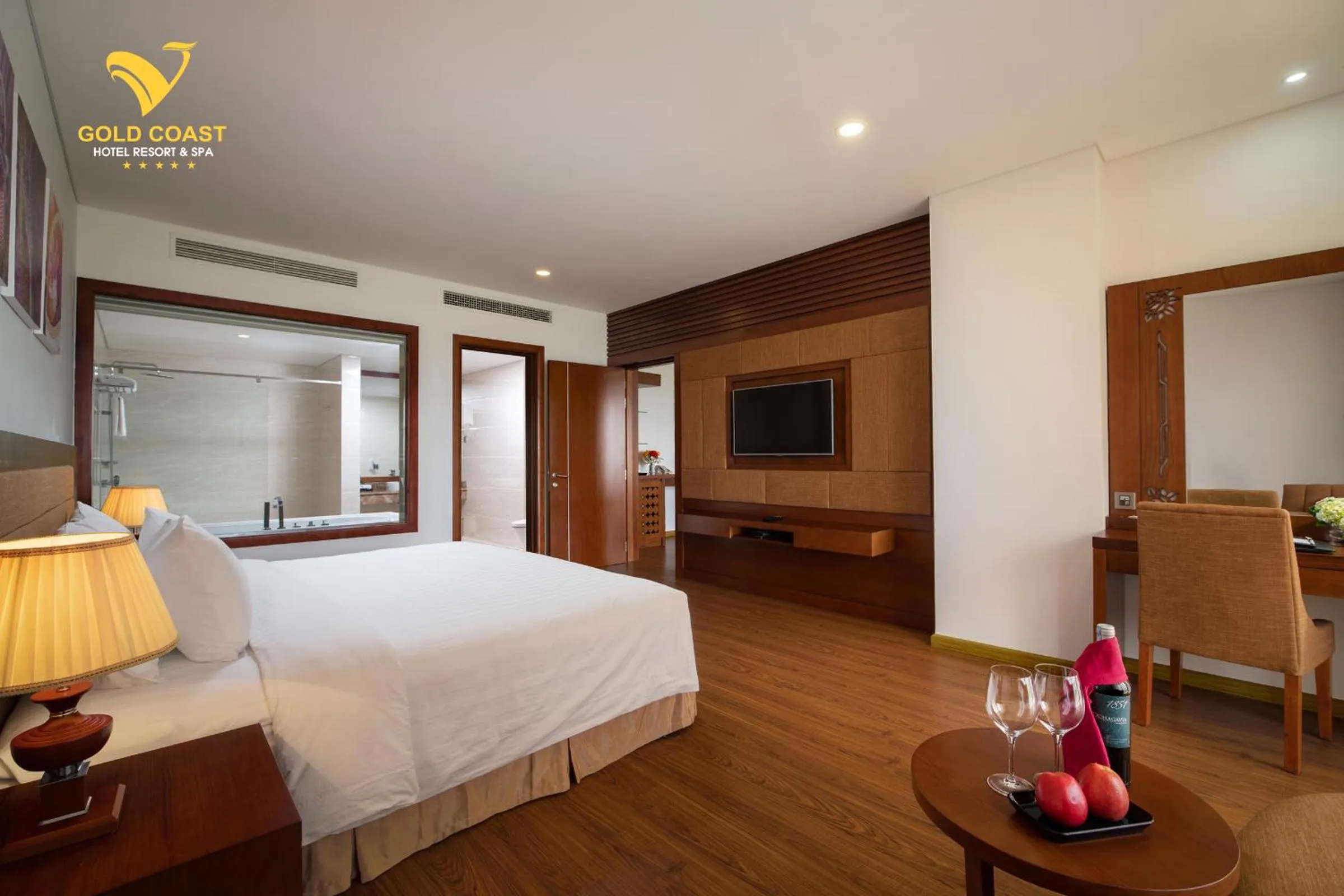 Photo of the whole room, Bed in Gold Coast Hotel Resort & Spa