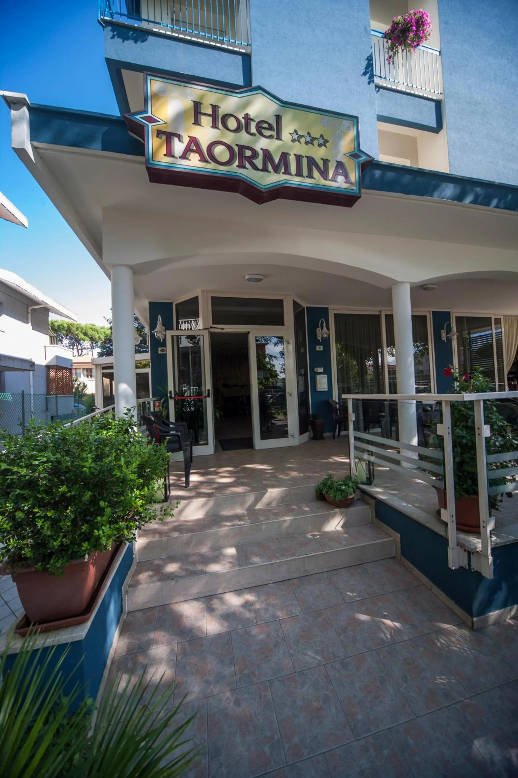 Facade/entrance in Hotel Taormina