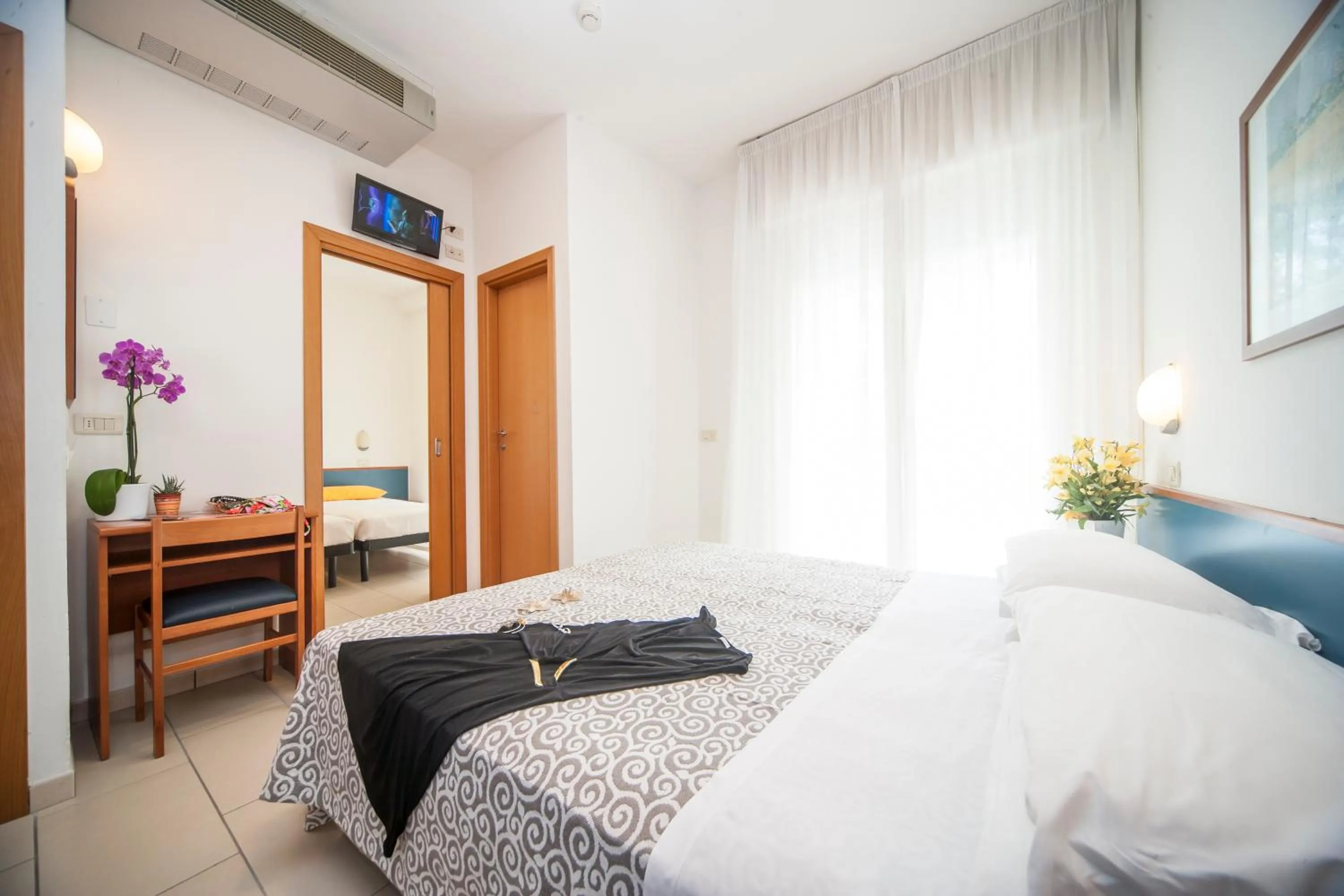 Photo of the whole room, Bed in Hotel Taormina