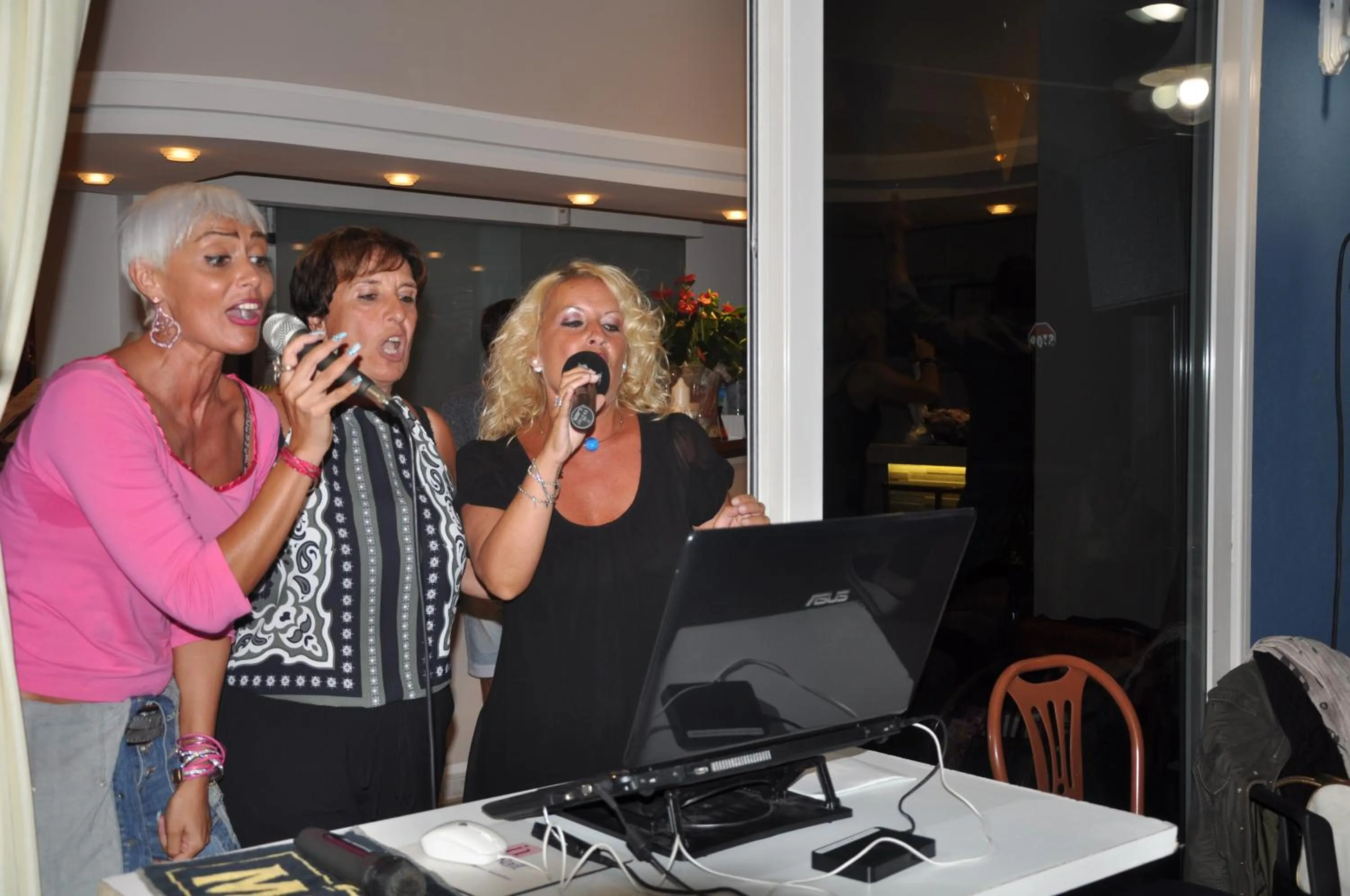 Karaoke in Hotel Taormina