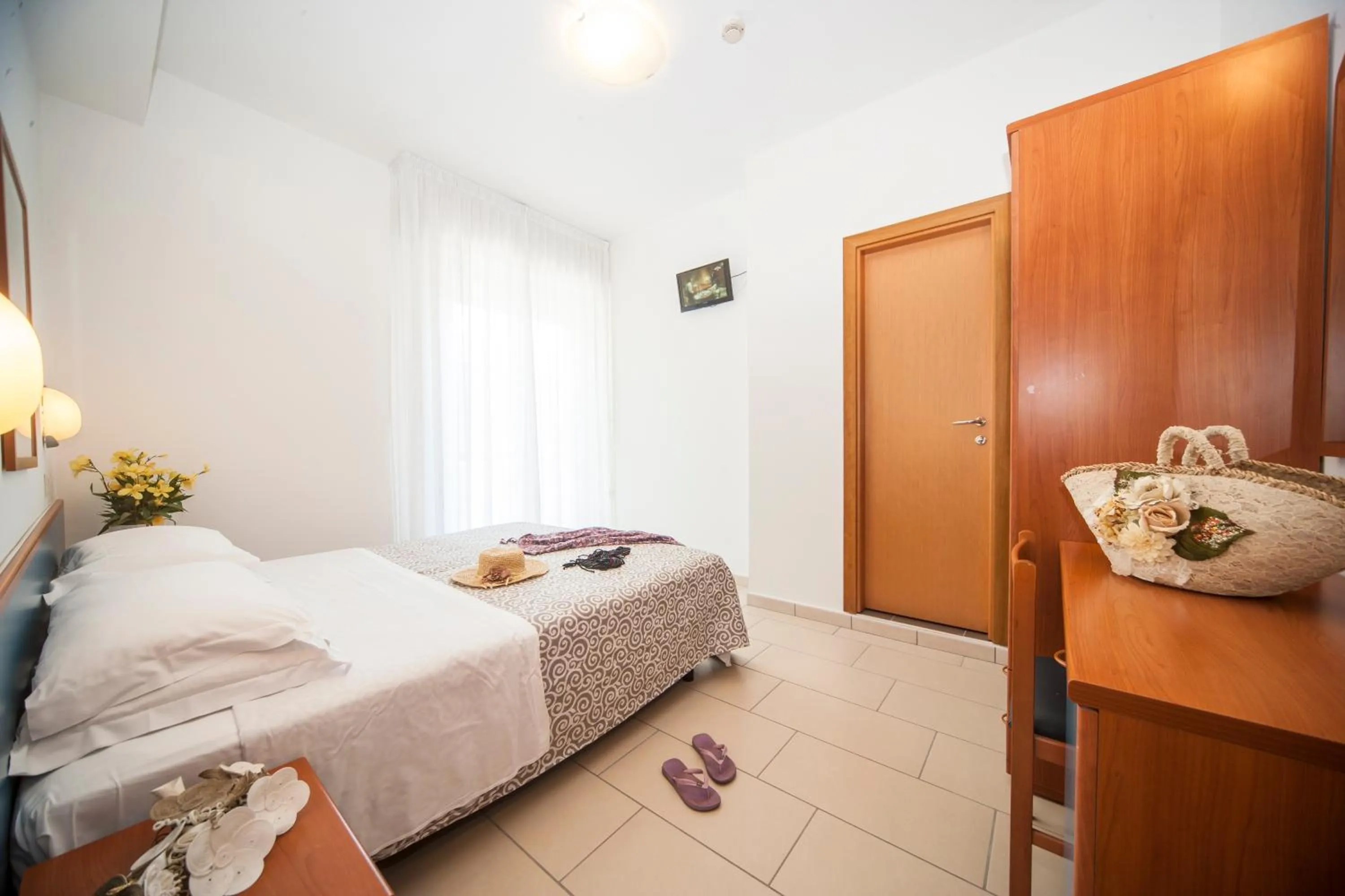 Photo of the whole room, Bed in Hotel Taormina