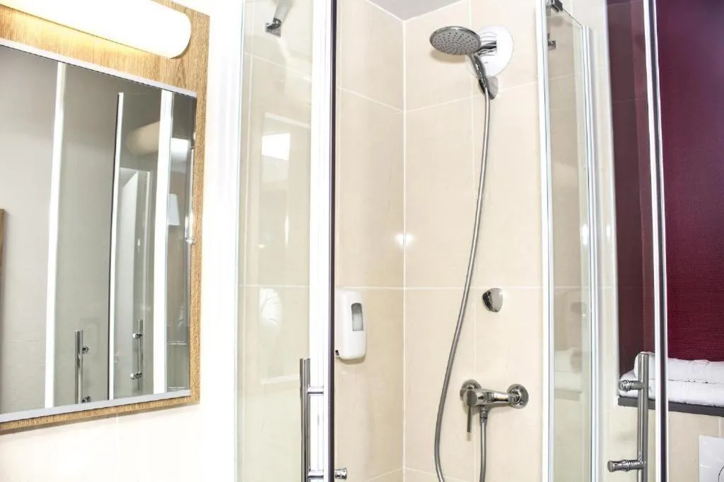 Bathroom in Hotel Inn design Vierzon