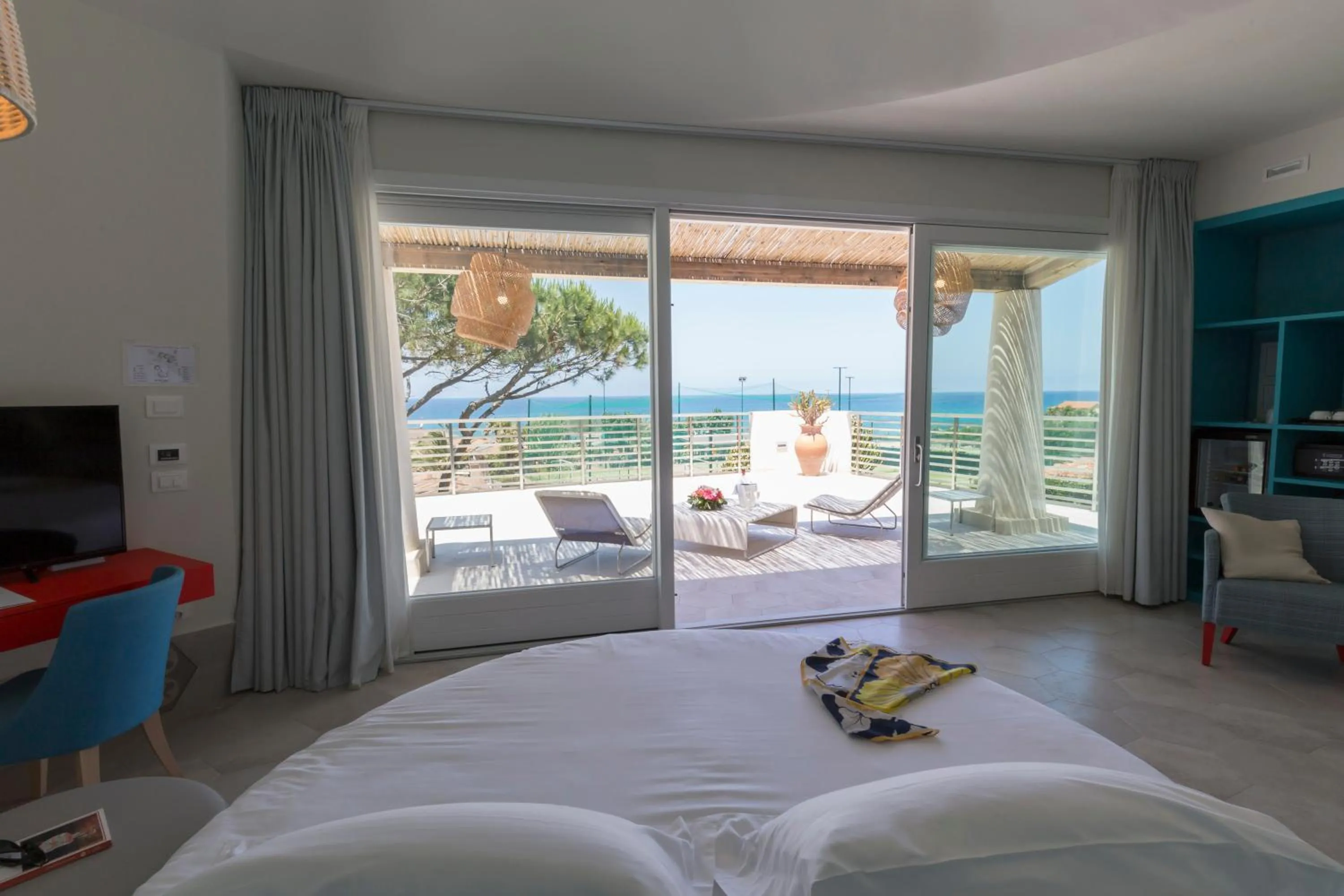 Sea view, Bed in Baia Del Sole Resort