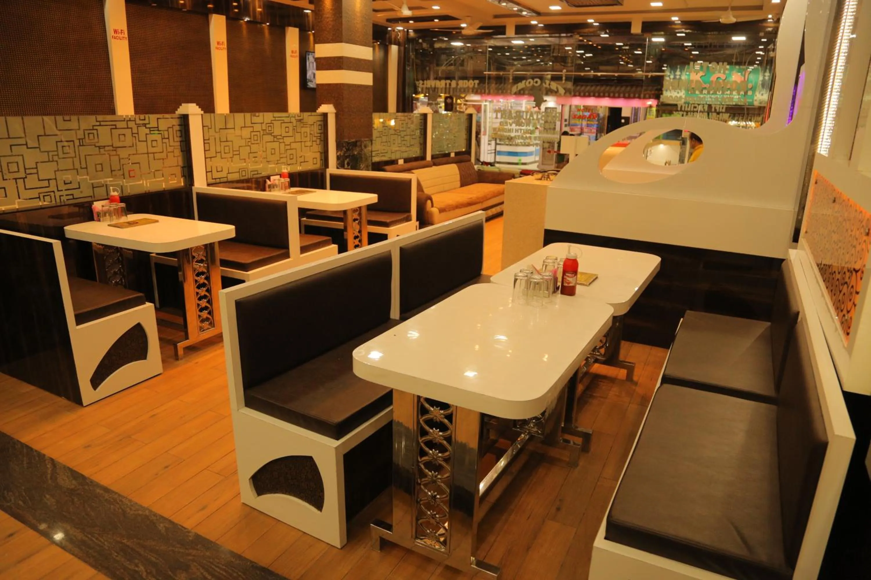 Restaurant/places to eat in Hotel Royal Ajmer