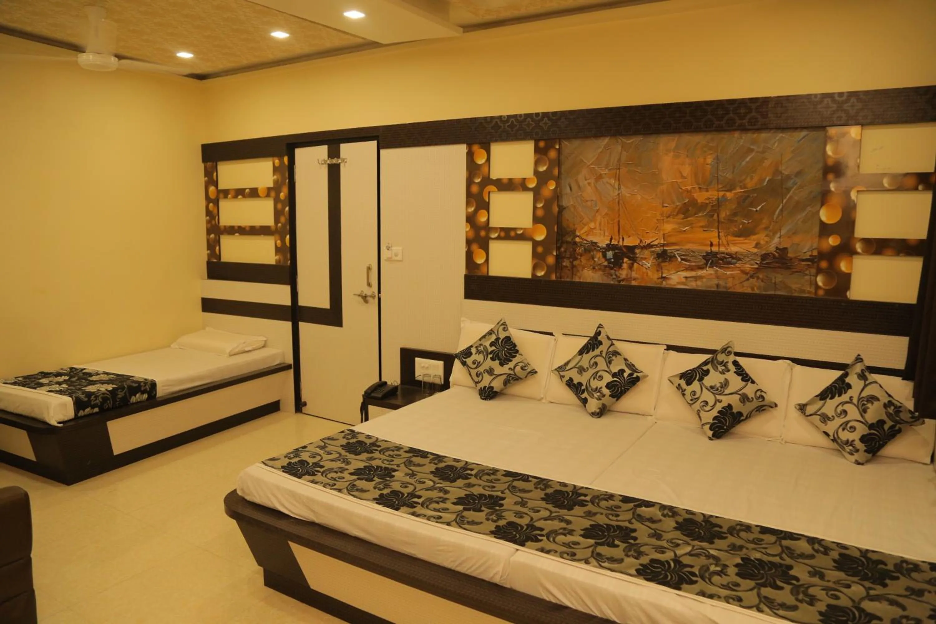 Bed in Hotel Royal Ajmer