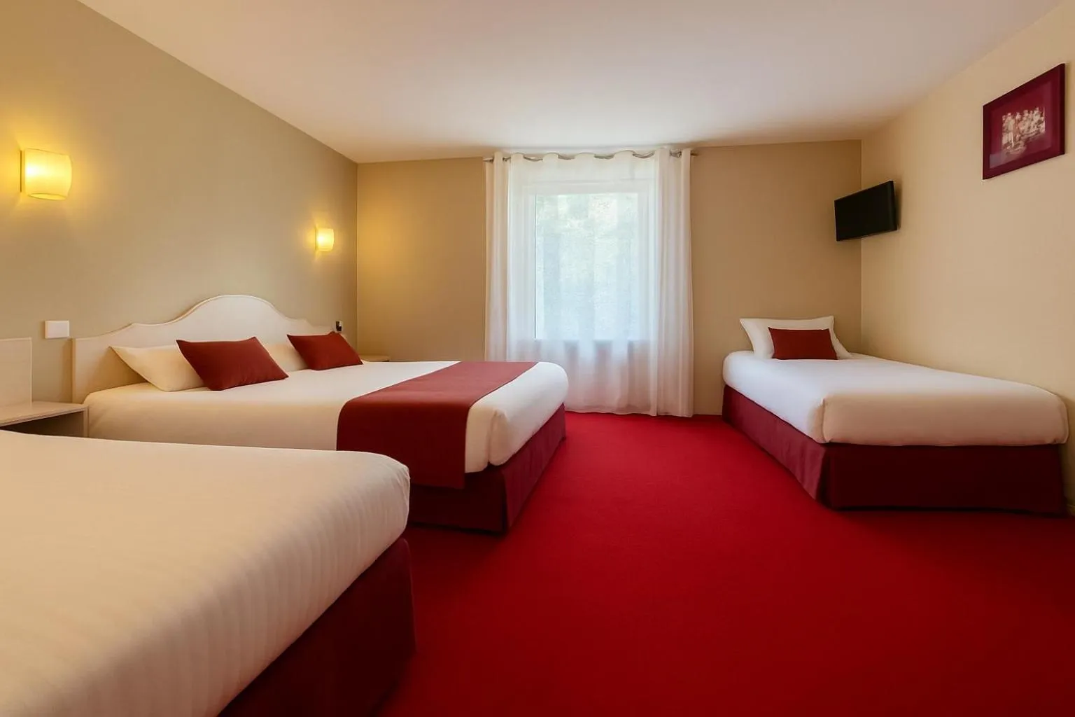 Bed in LOGIS HÔTEL, CHALETS et RESTAURANT LES CHATELMINÉS