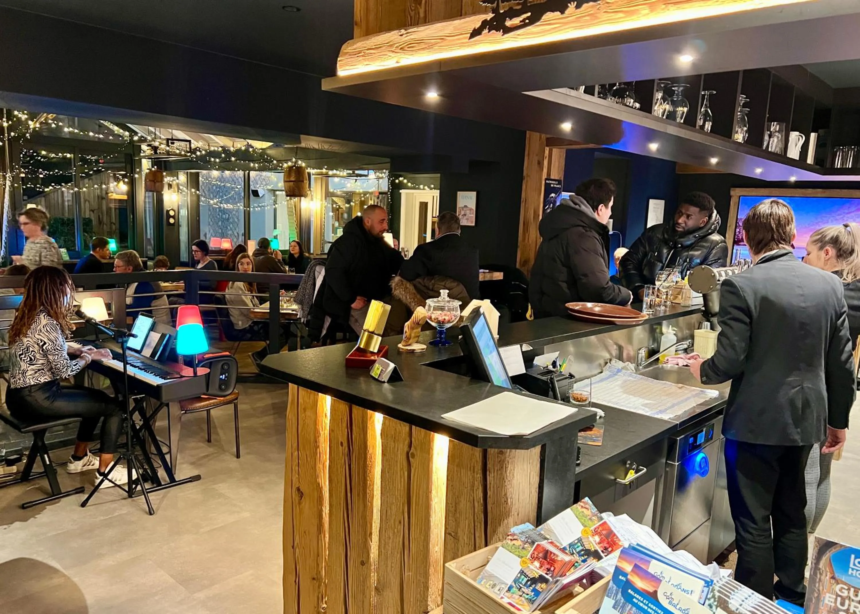 LOGIS HÔTEL, CHALETS et RESTAURANT LES CHATELMINÉS