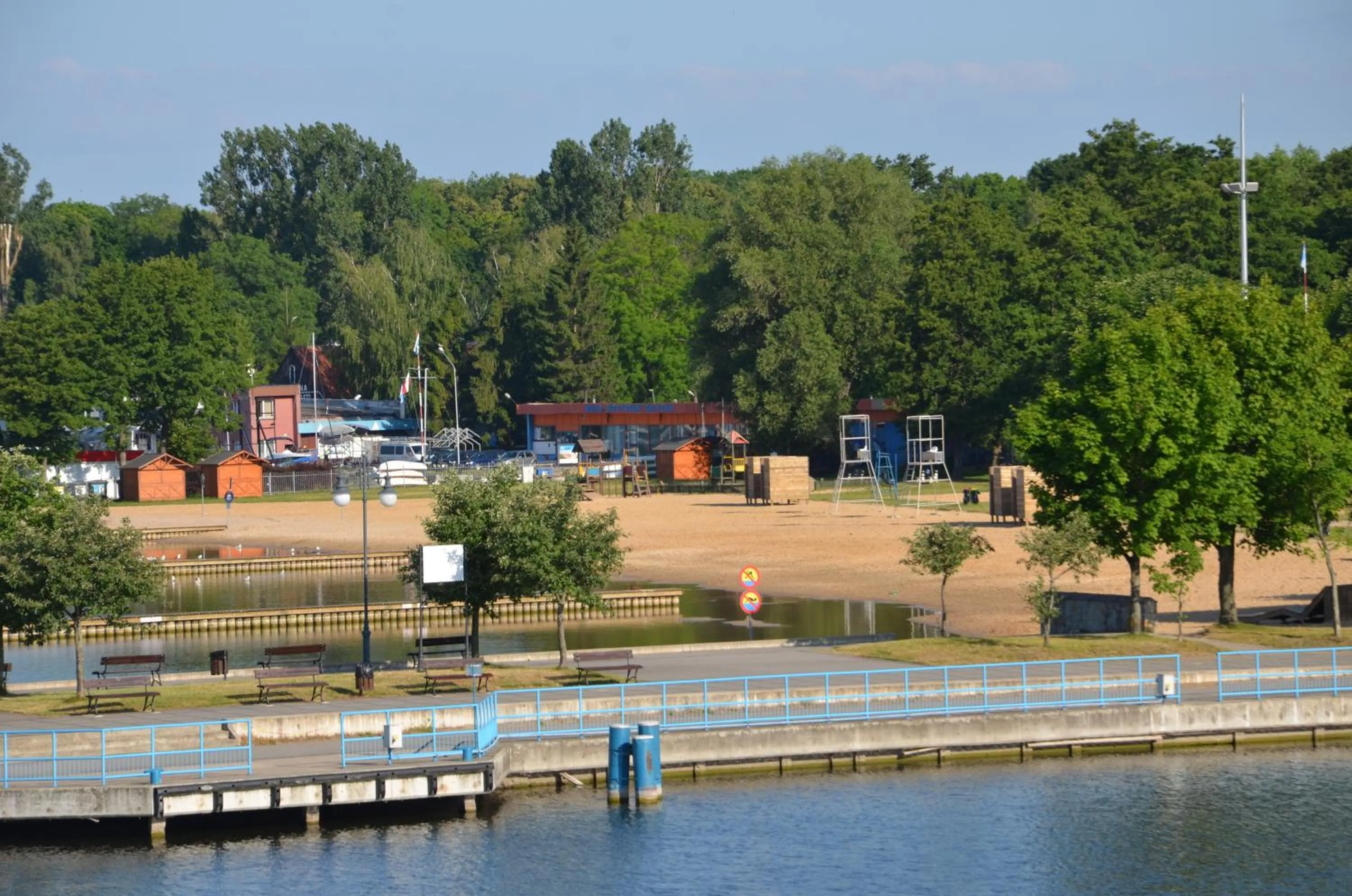 Beach in Luksusowy Apartament przy Plaży Niegocin