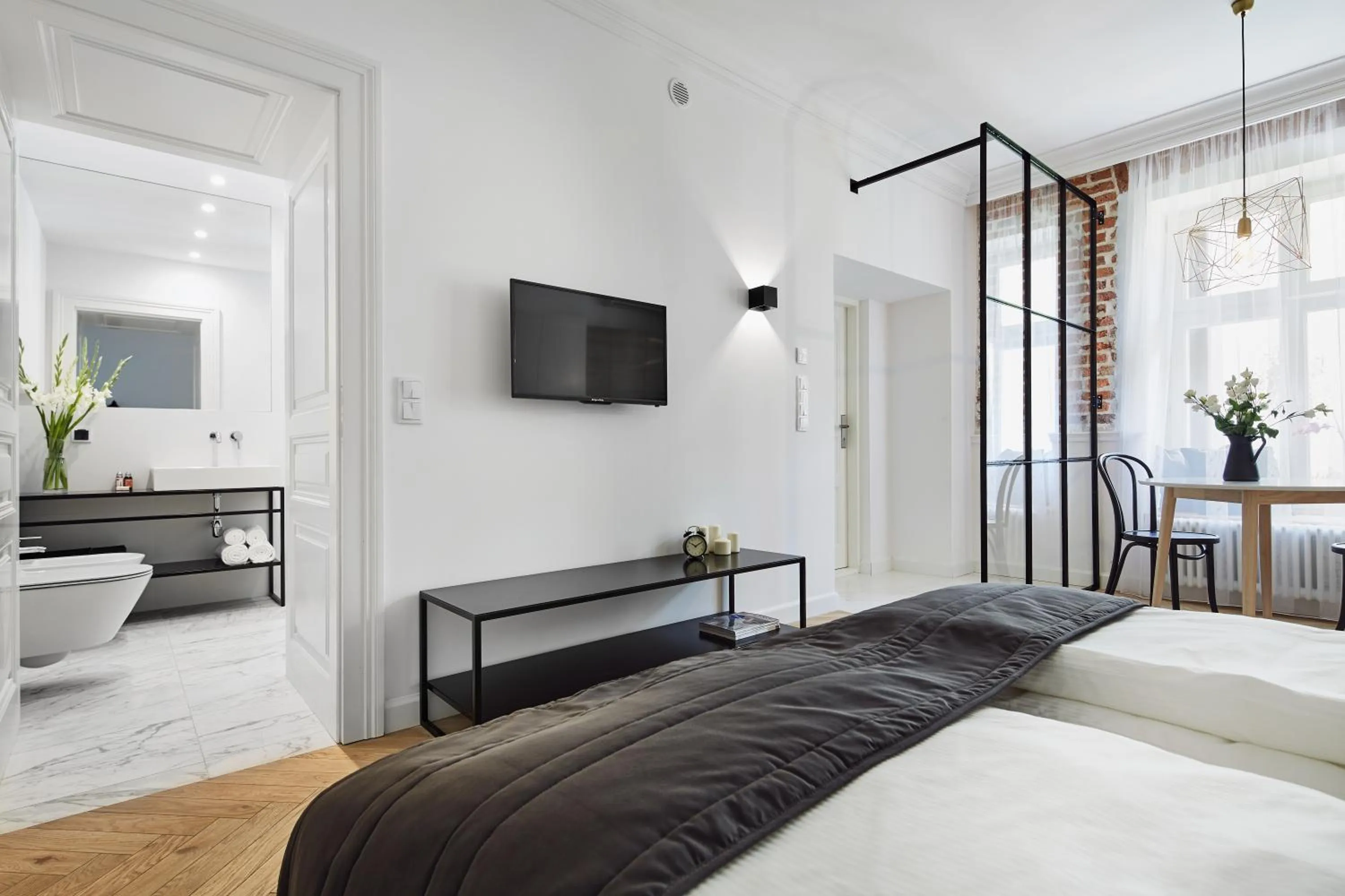 Shower, Bed in St Agnes Apartments Old Town