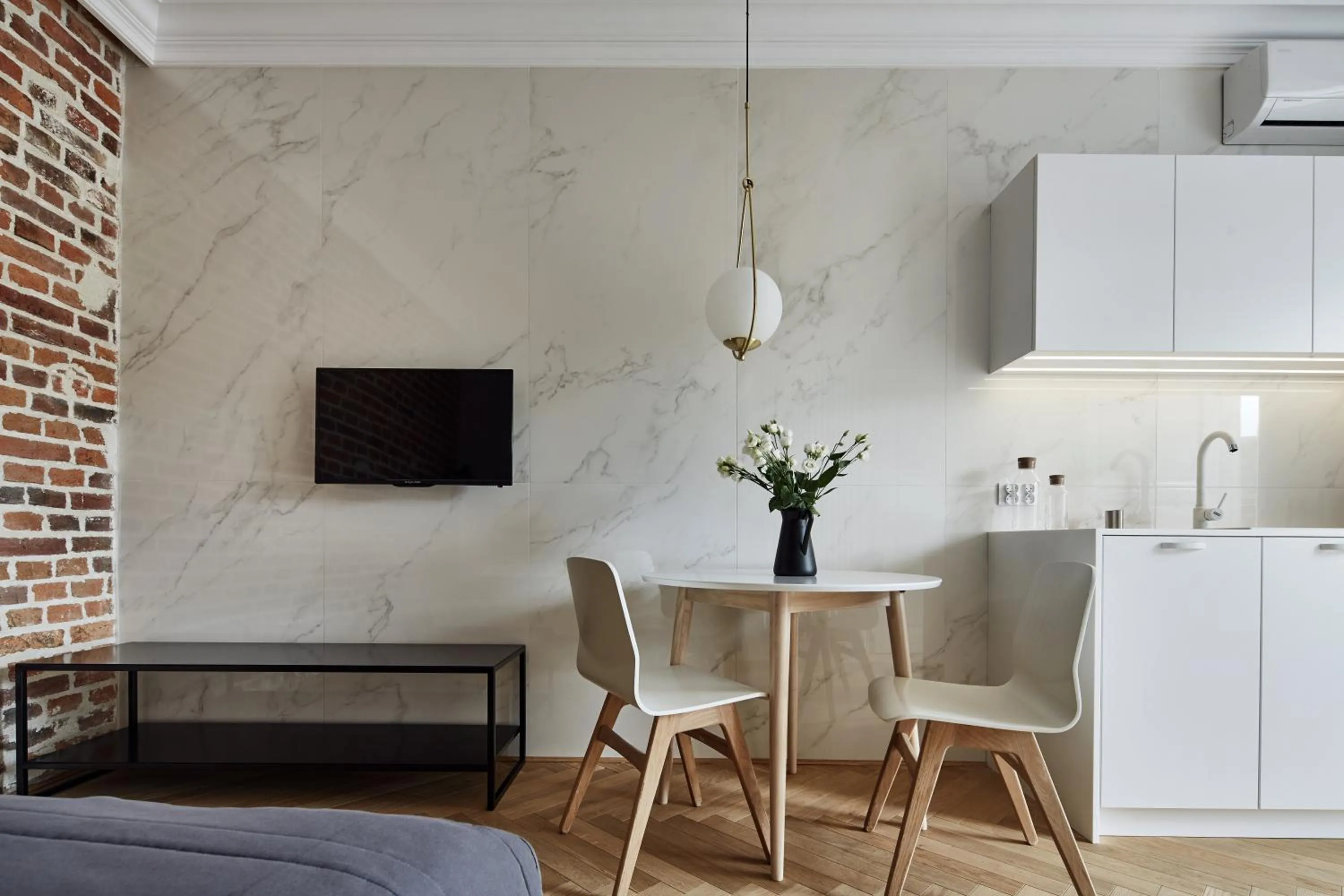 TV and multimedia in St Agnes Apartments Old Town