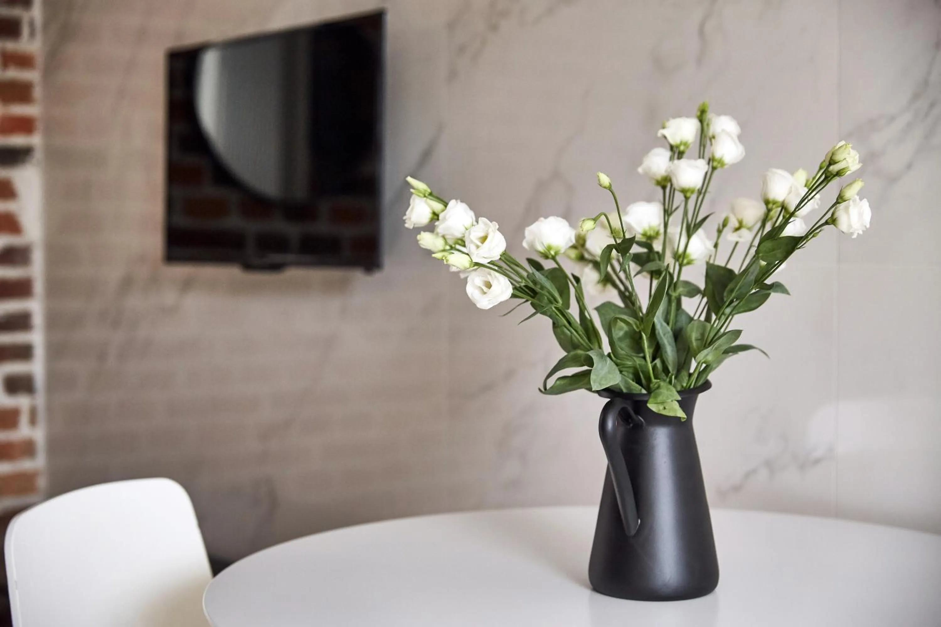 TV and multimedia in St Agnes Apartments Old Town