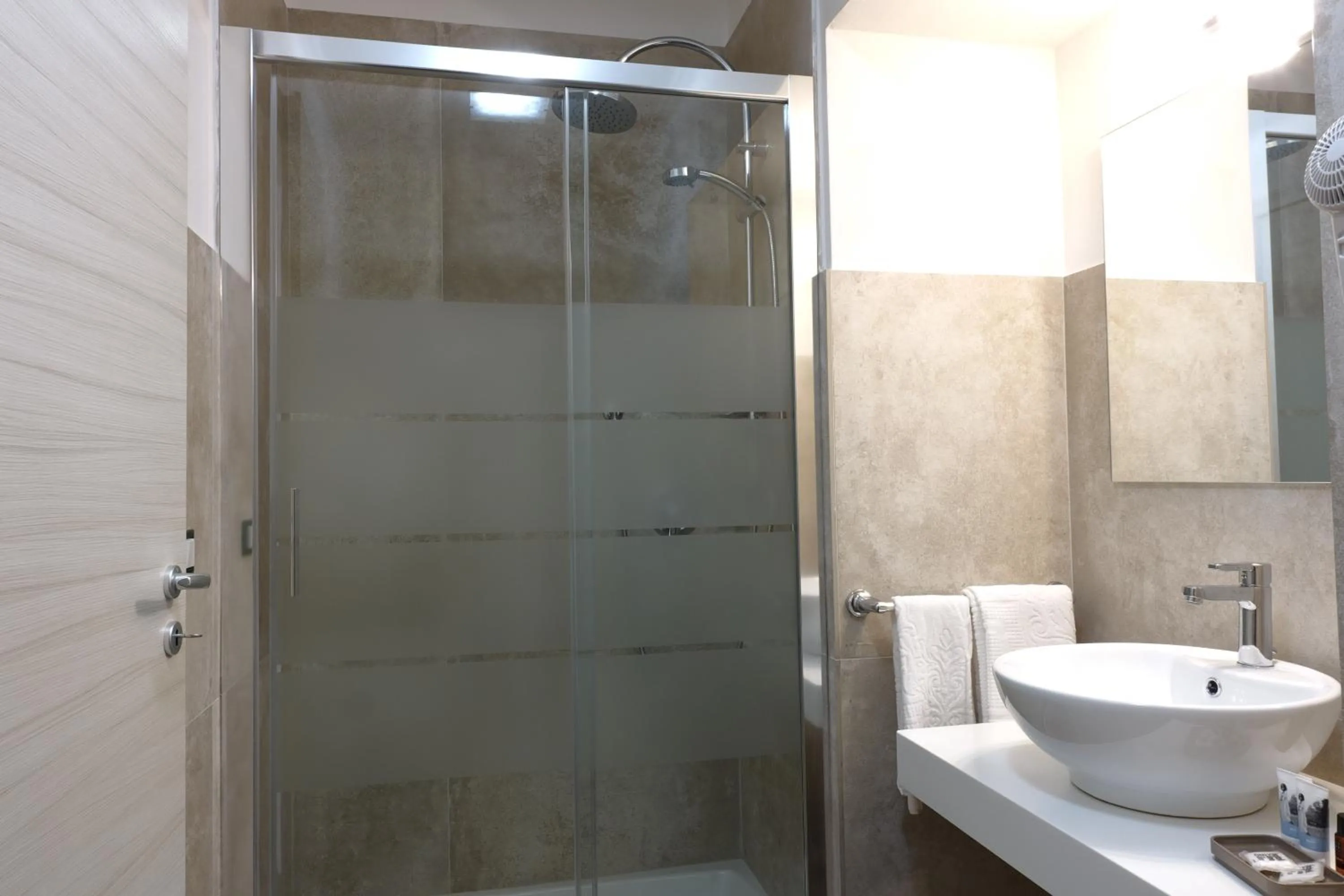 Bathroom in BB Opera Dei Pupi