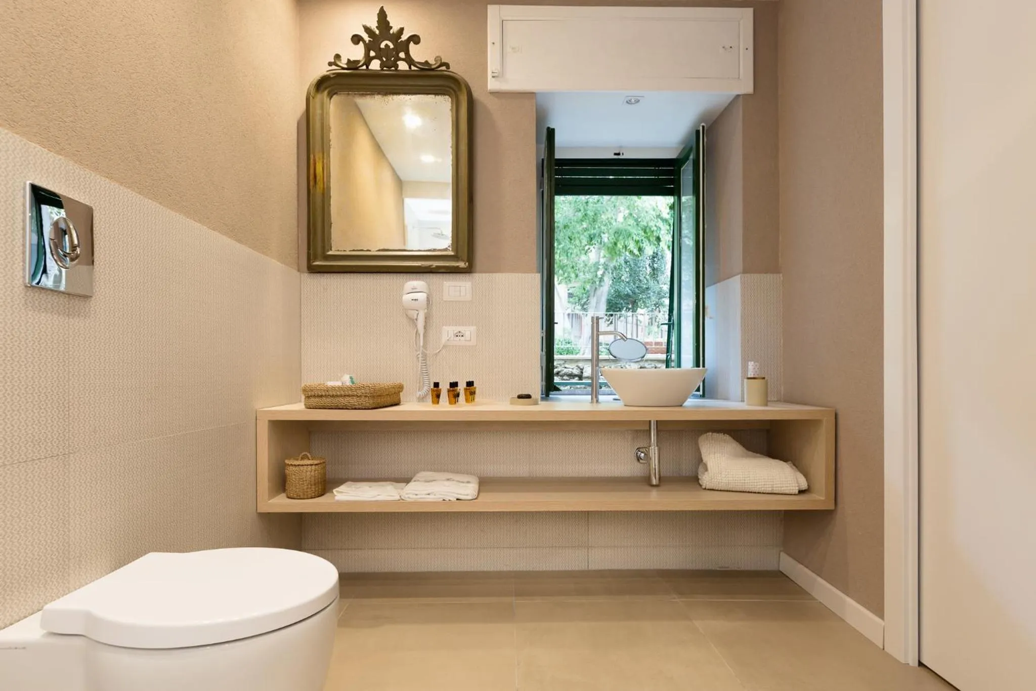 Spring in Palazzo Taranto Luxury Rooms