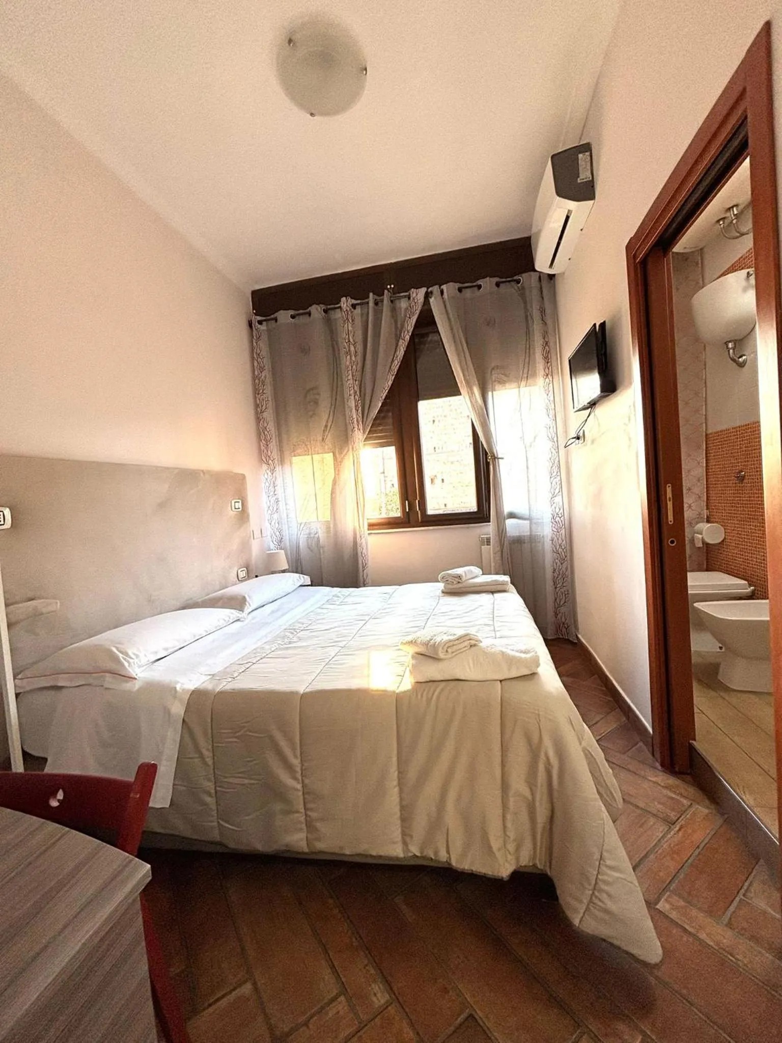 Photo of the whole room, Bed in Home To Fly