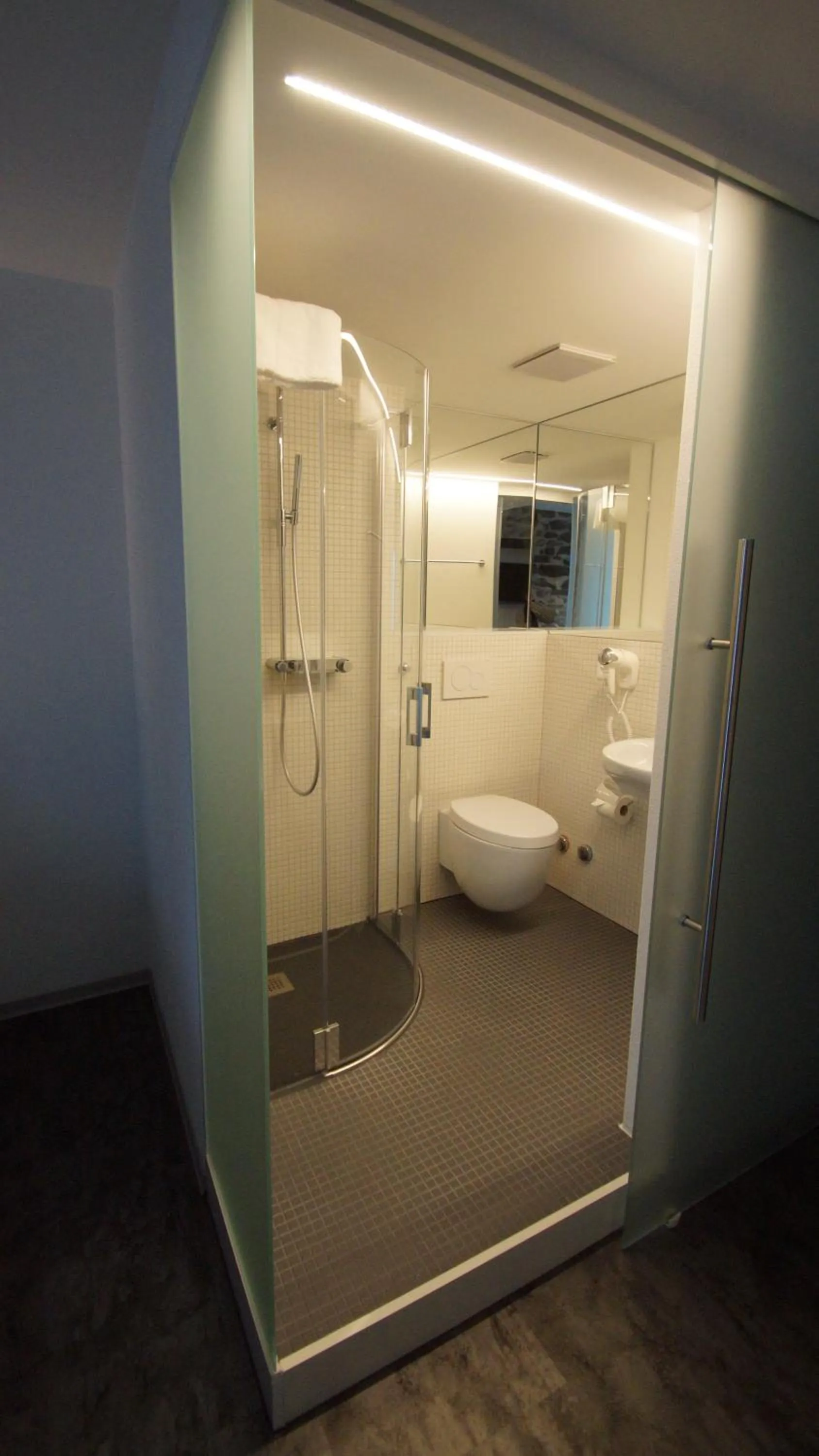 Bathroom in Albergo Porta Verzasca