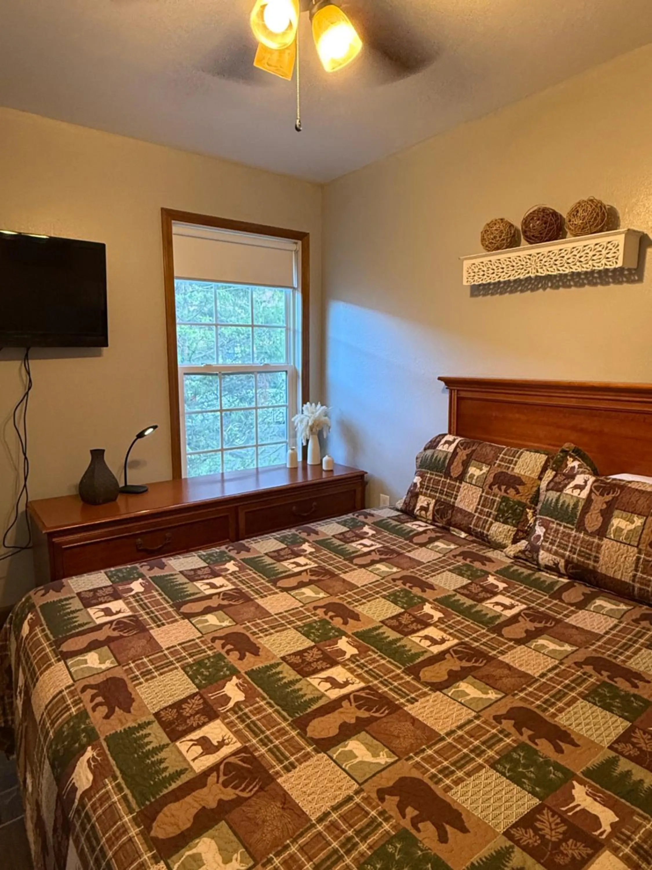 Bed in Qualla Cabins and Motel Cherokee near Casino