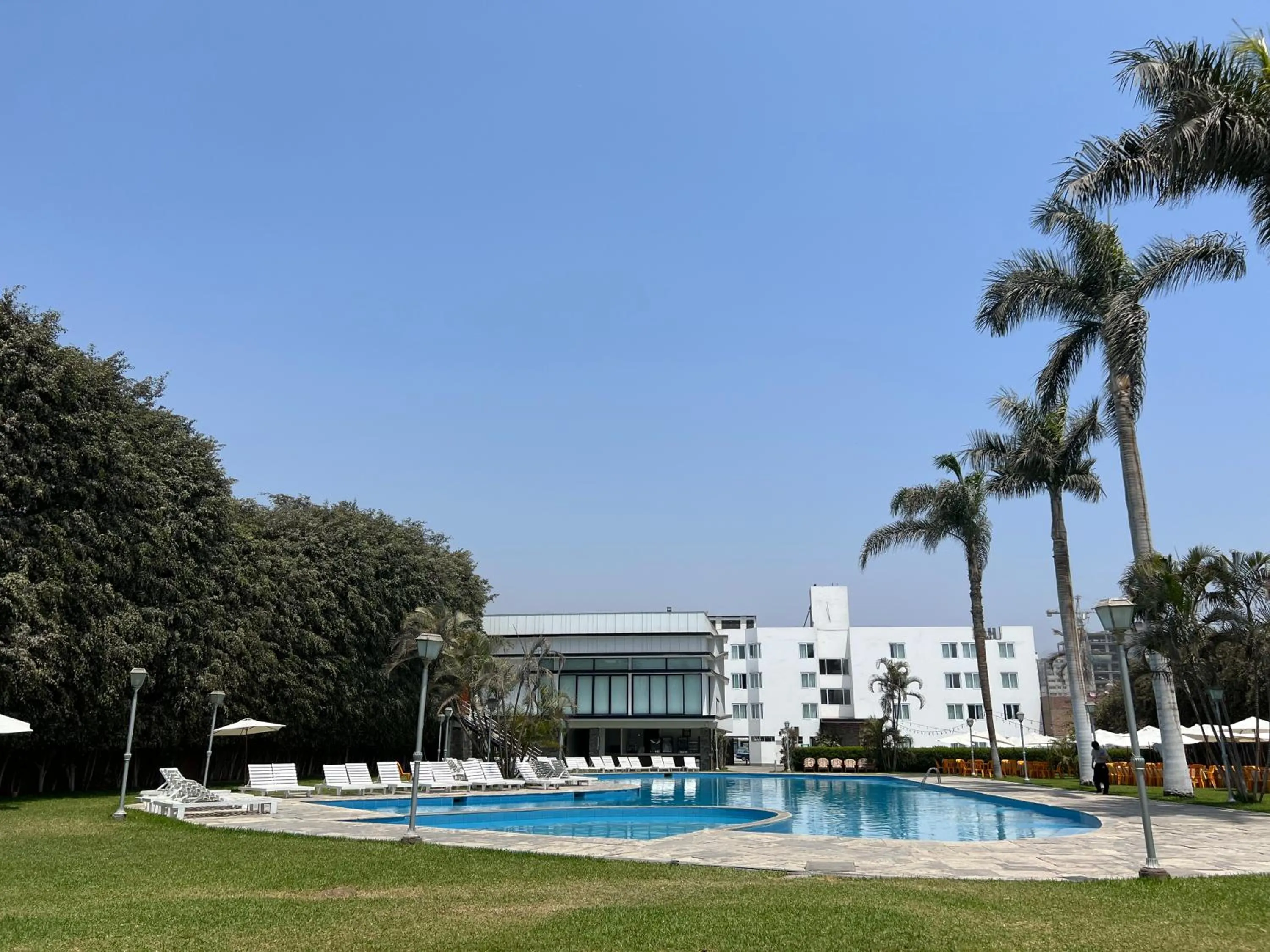 Swimming pool in Hotel Hacienda Lima Norte