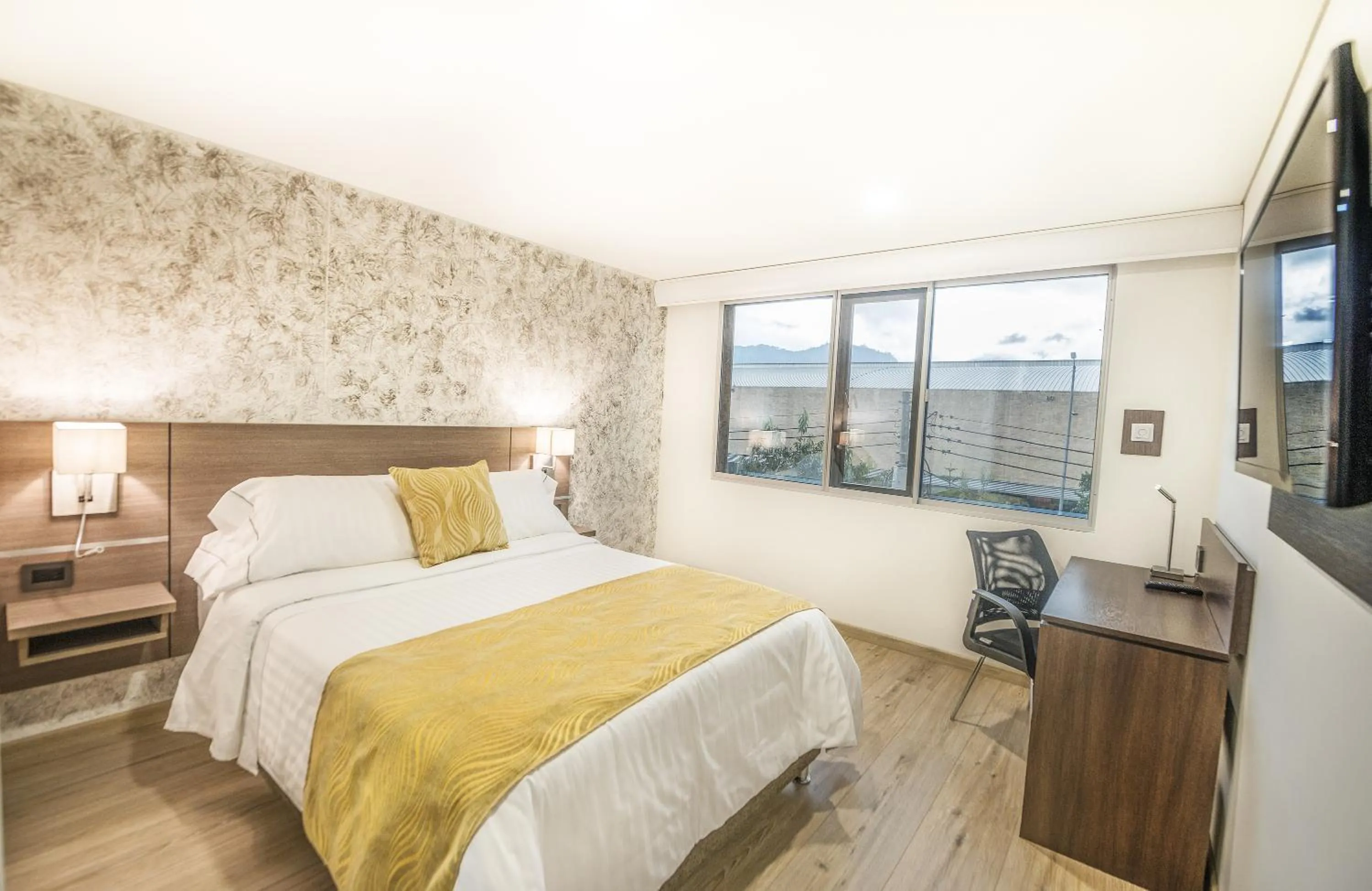 Photo of the whole room, Bed in SM Grand Hotel