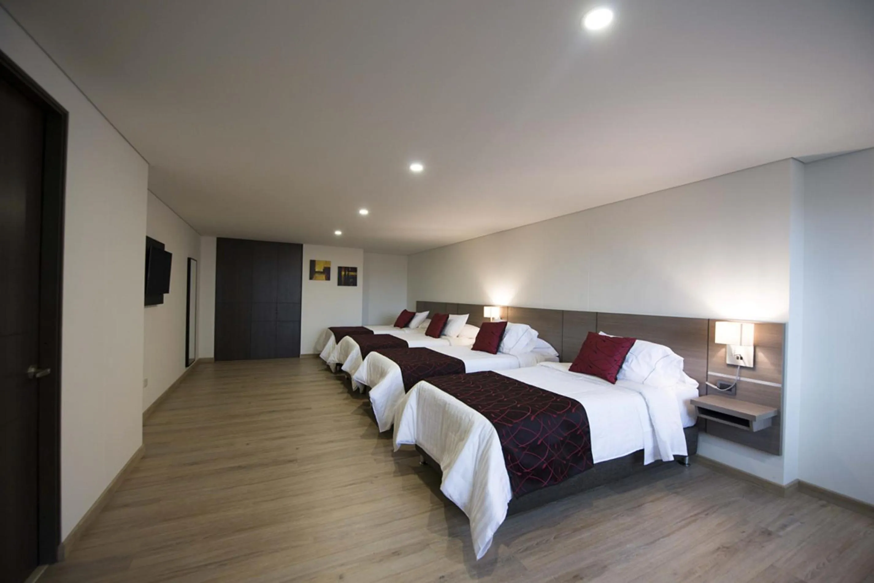 Bedroom, Bed in SM Grand Hotel