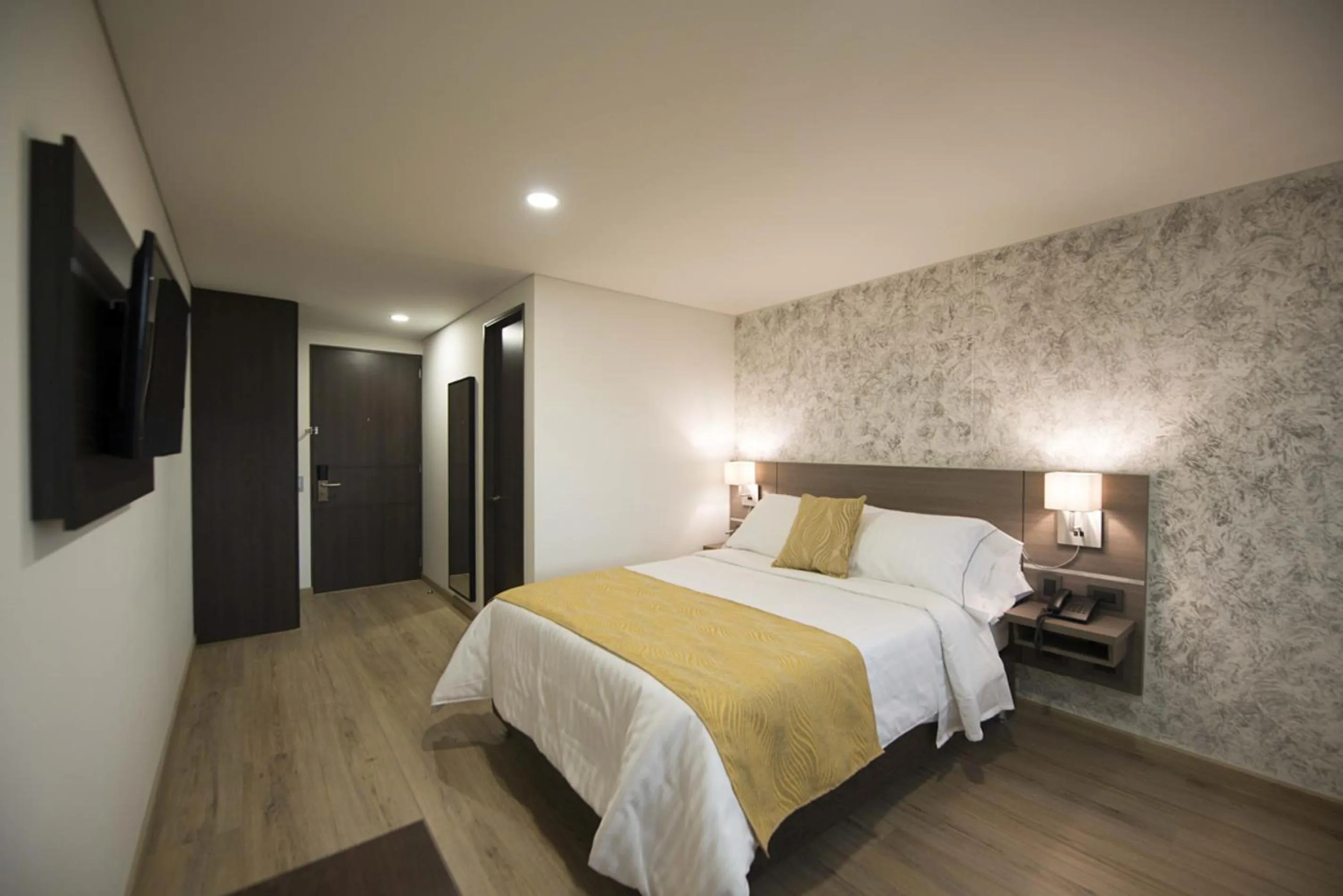 Bedroom, Bed in SM Grand Hotel