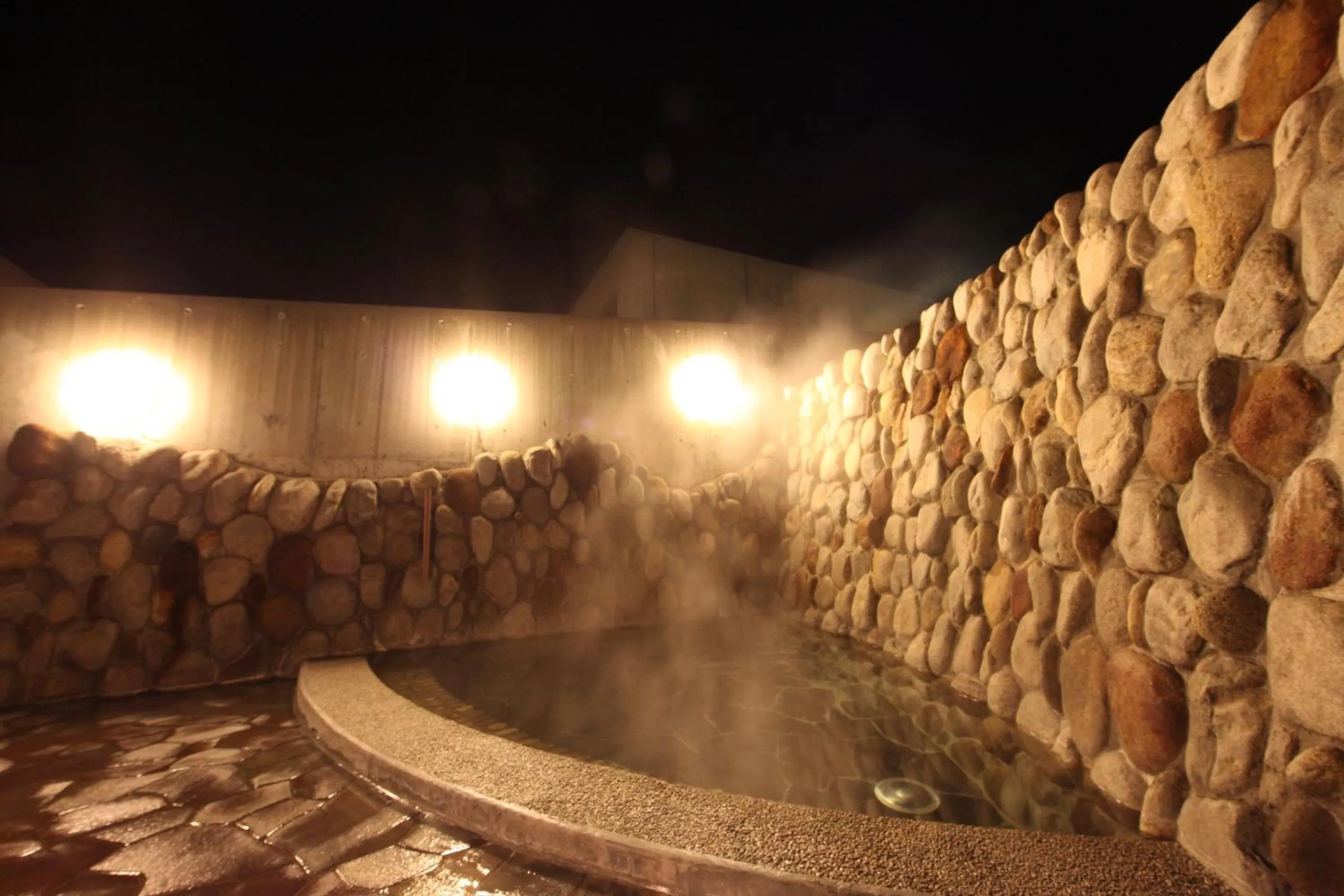 Open Air Bath in Tokachi Nauman Onsen Hotel arco