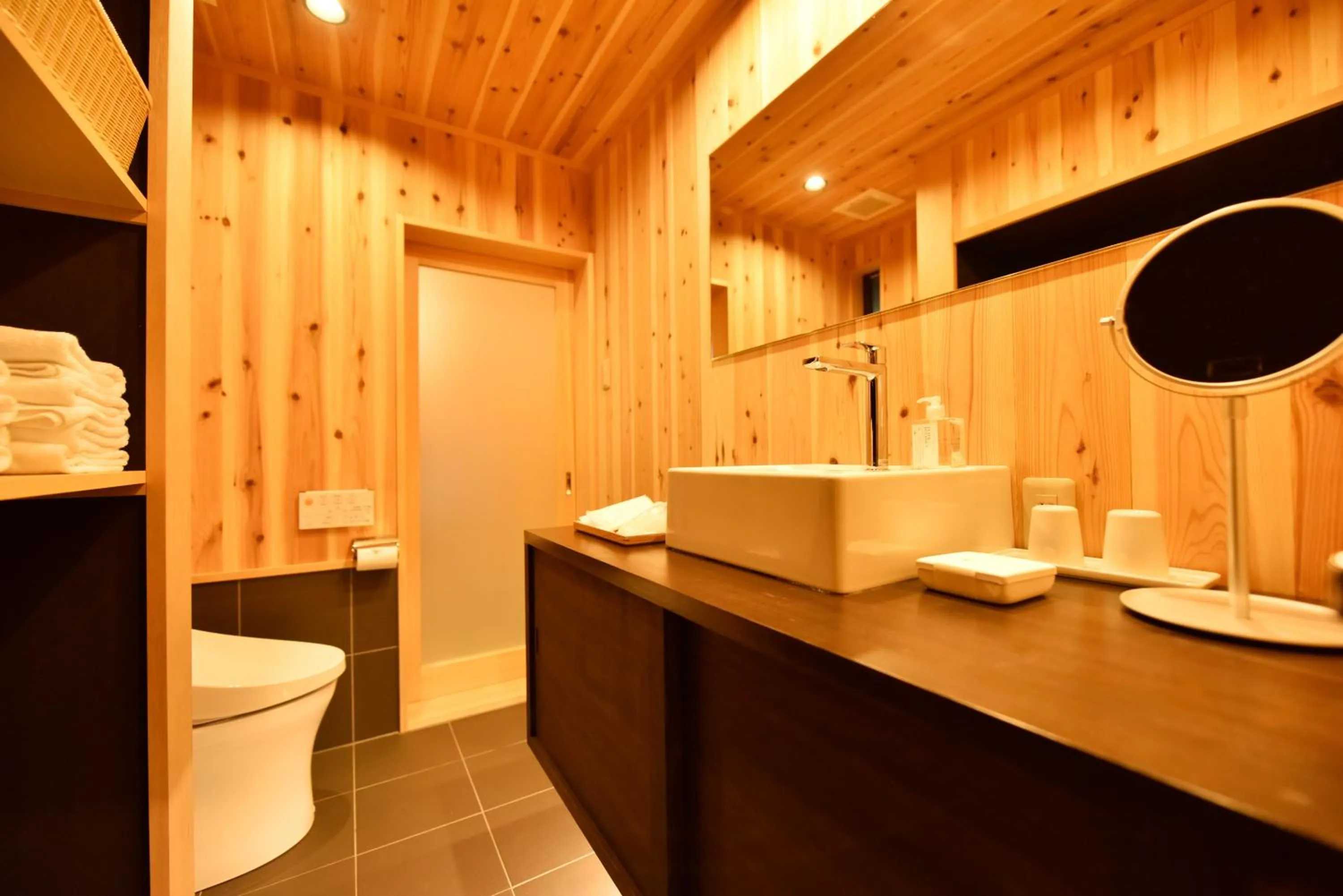 Bathroom in Kuraya Senbonsanjo