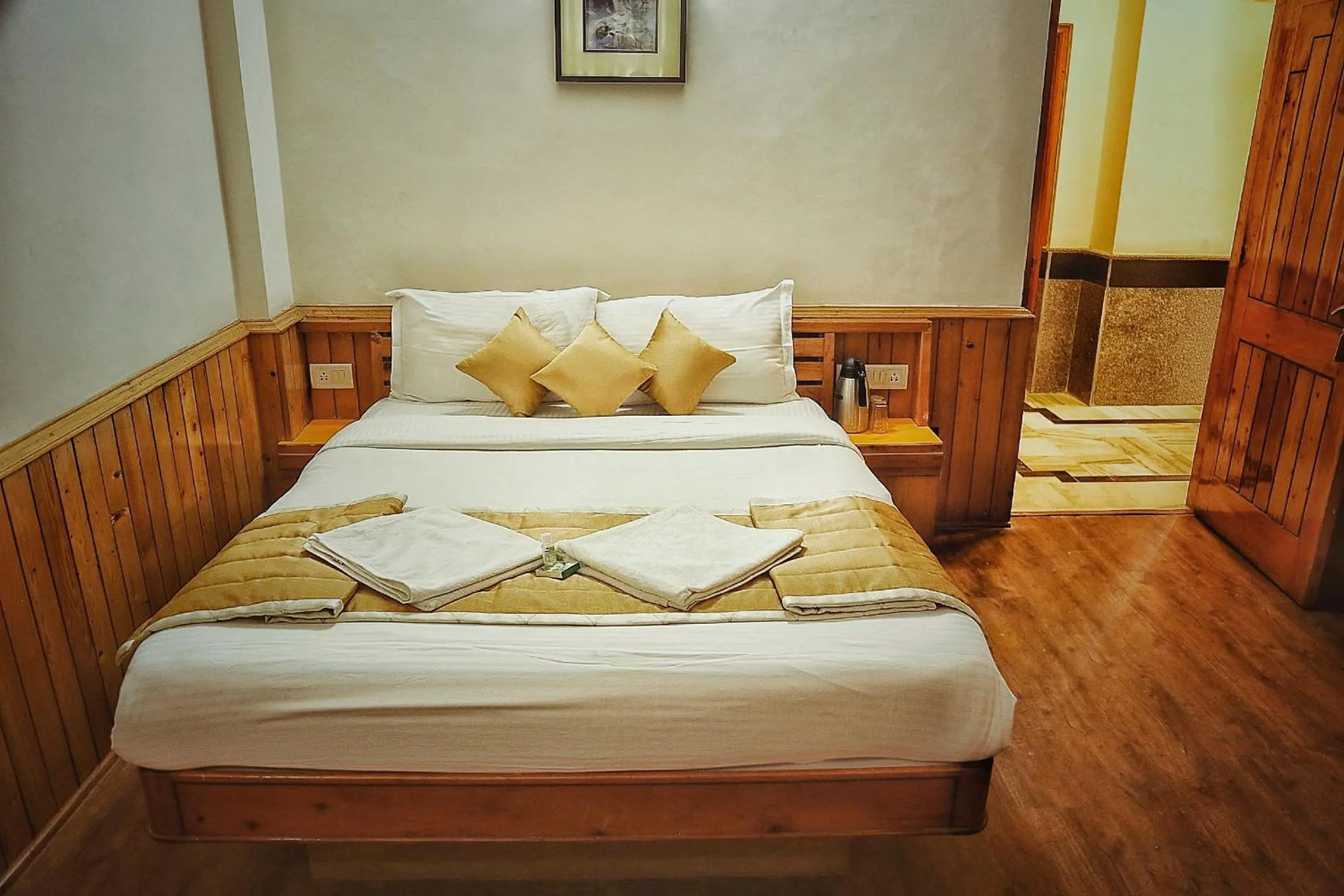 Bedroom, Bed in Hotel Snow View Manali