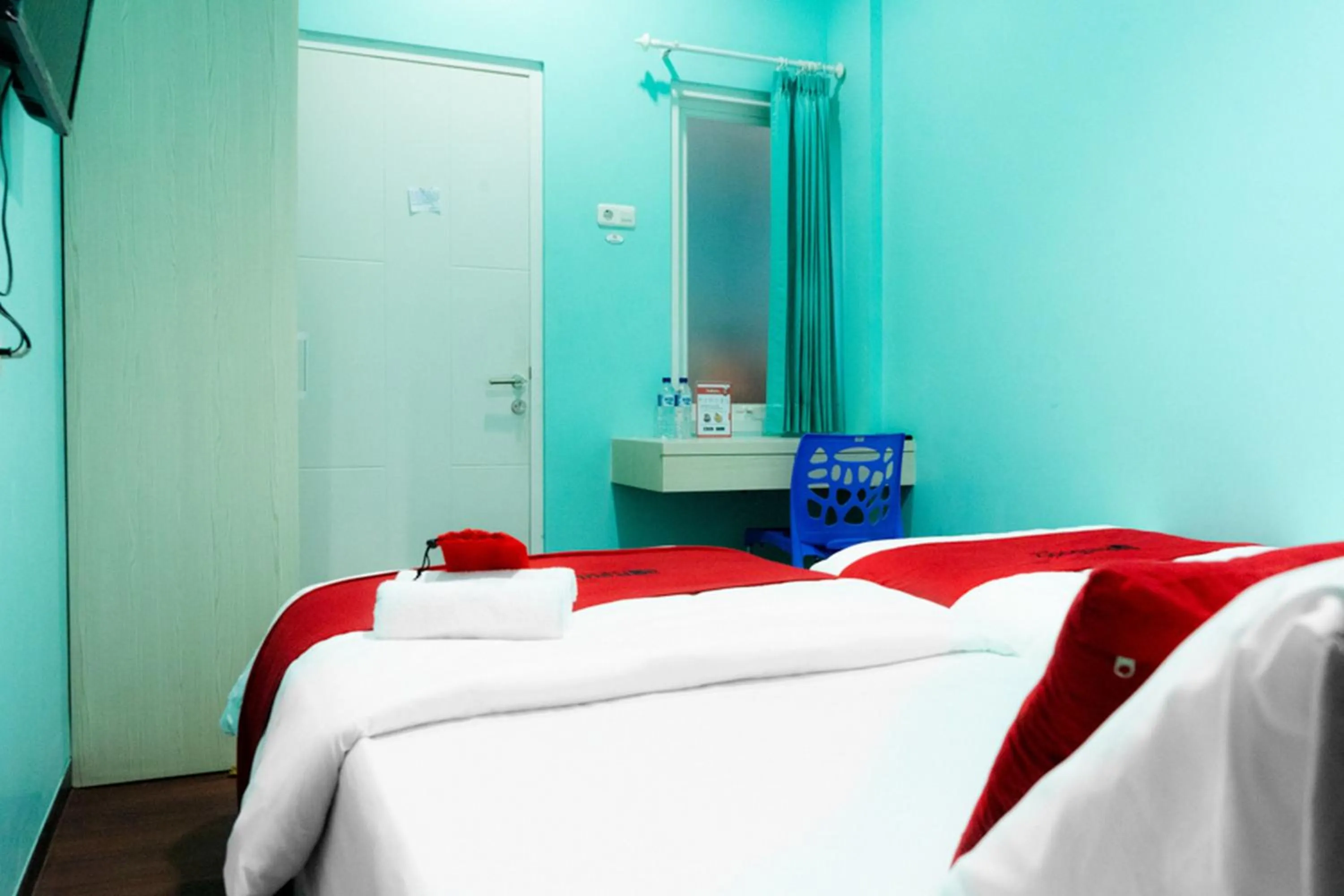 Bed in RedDoorz Near Gajah Mada Street Semarang