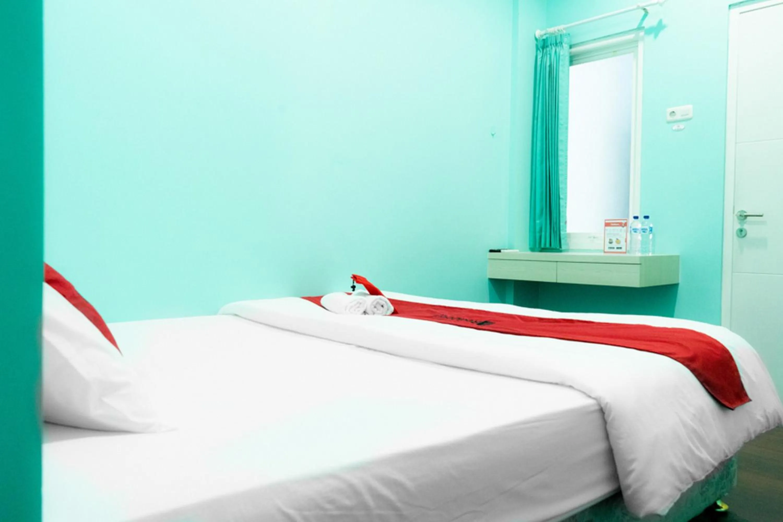 Bedroom, Bed in RedDoorz Near Gajah Mada Street Semarang