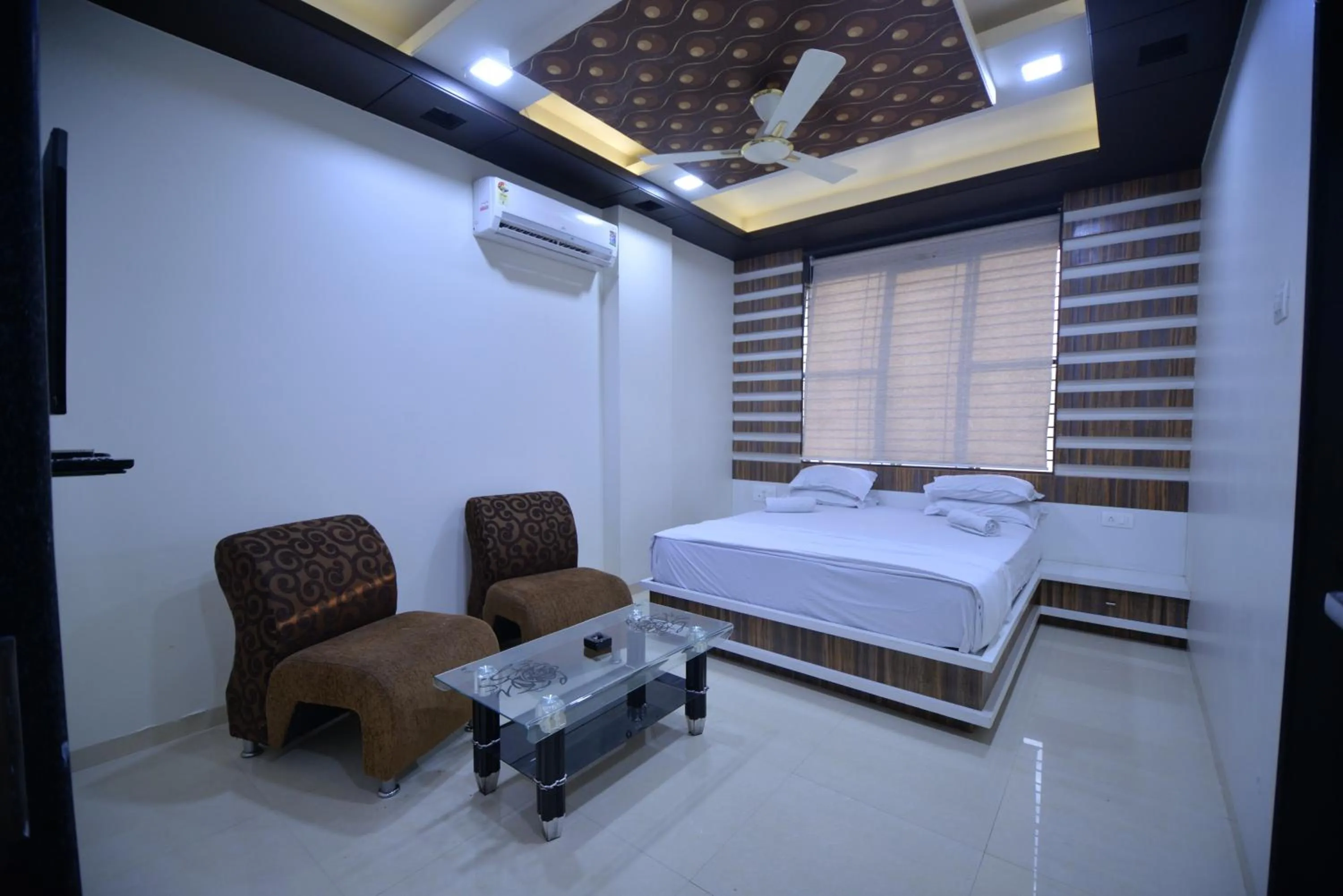 Bedroom, Bed in Hotel Radhe Krishna