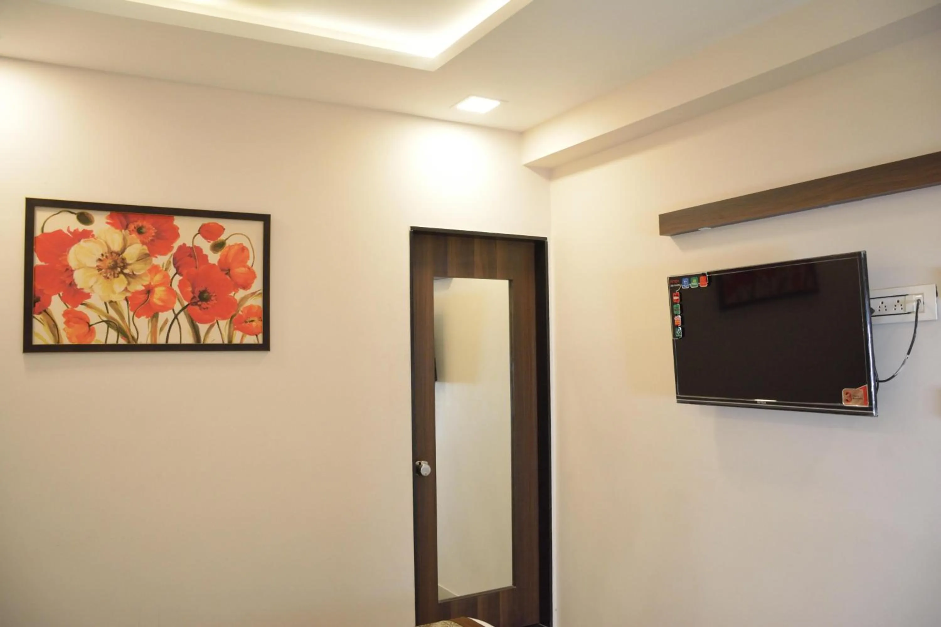 TV and multimedia in Lime Tree Hotel