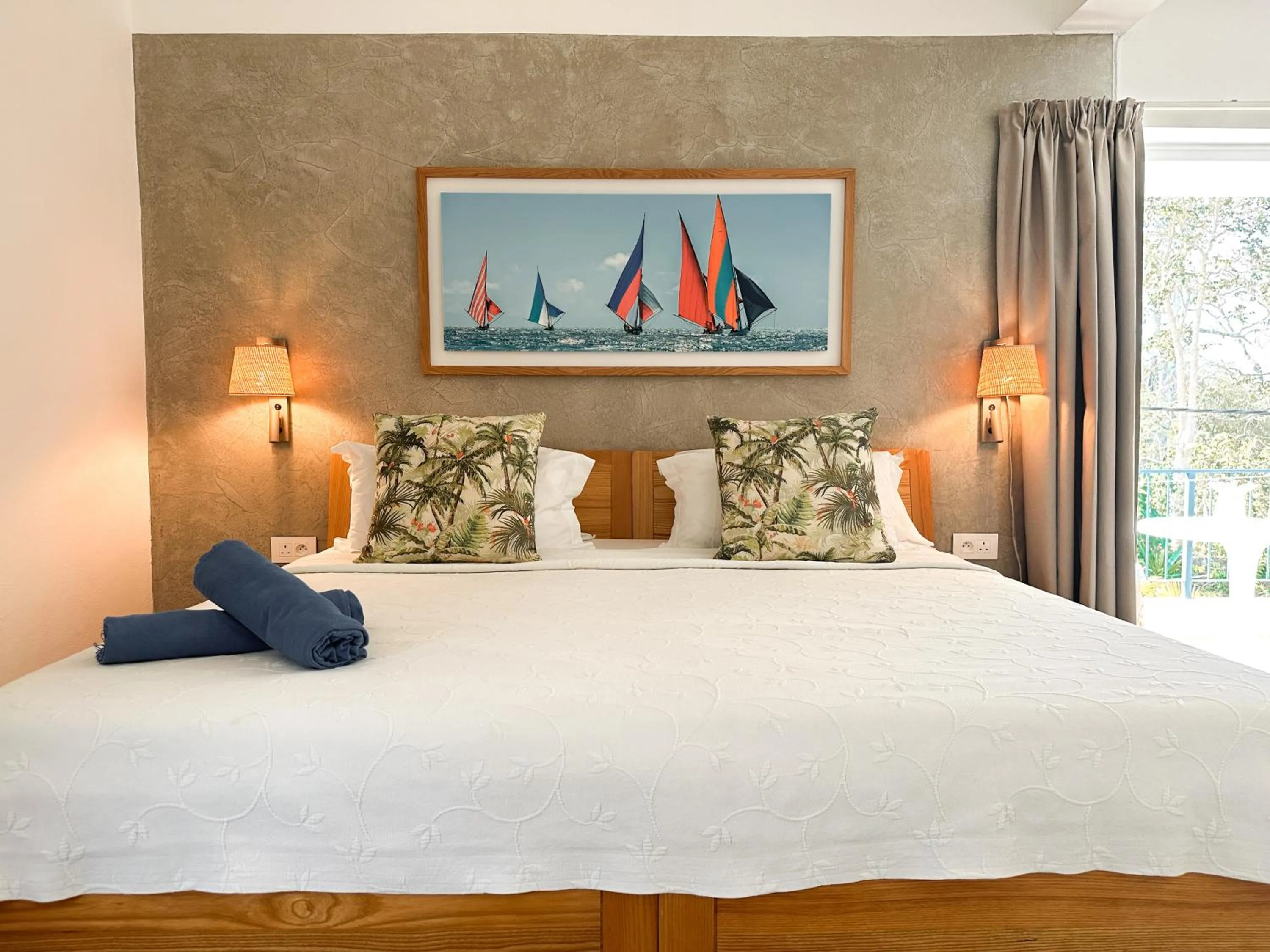 Bedroom, Bed in Blue Bird