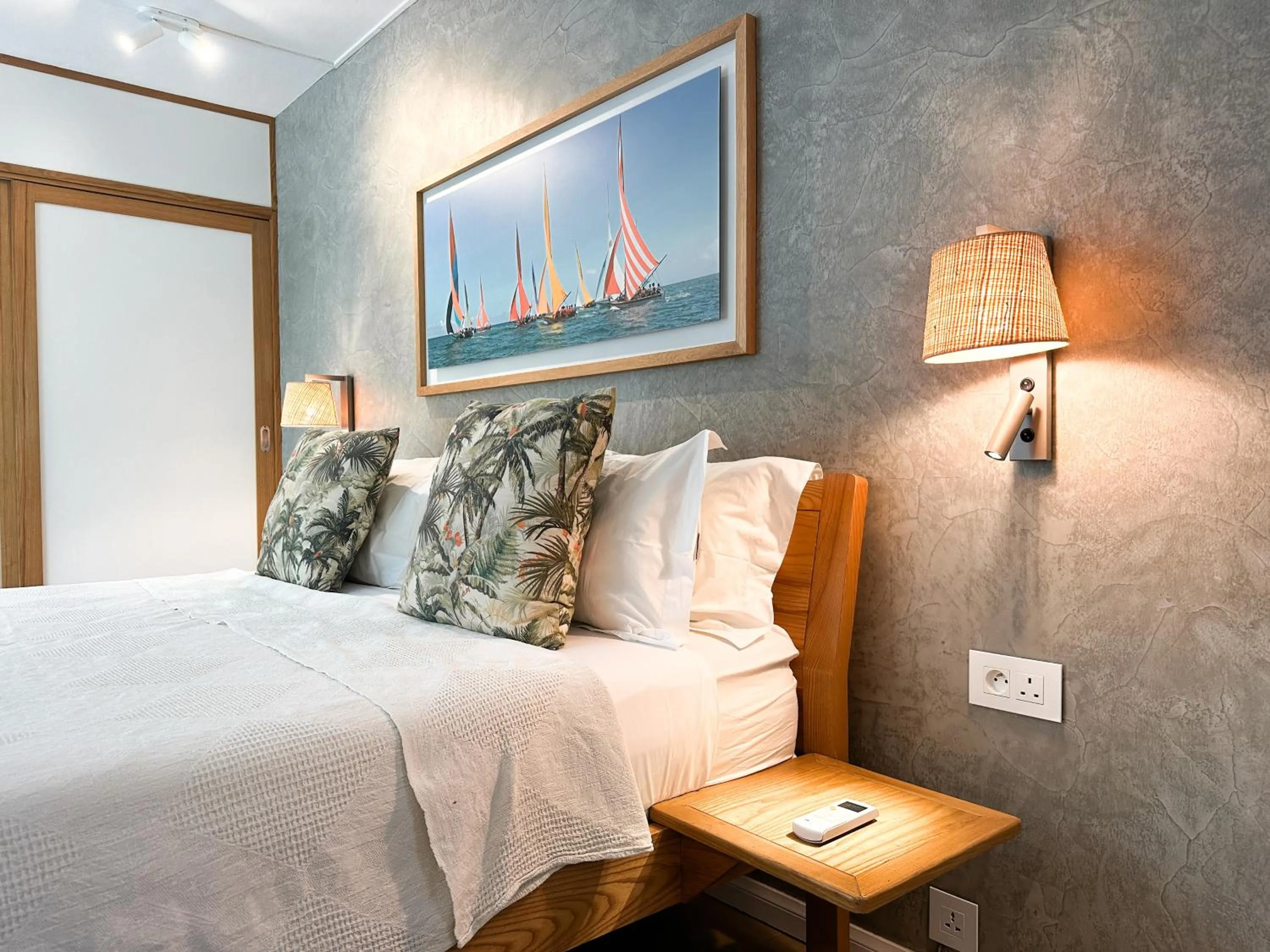 Bedroom, Bed in Blue Bird