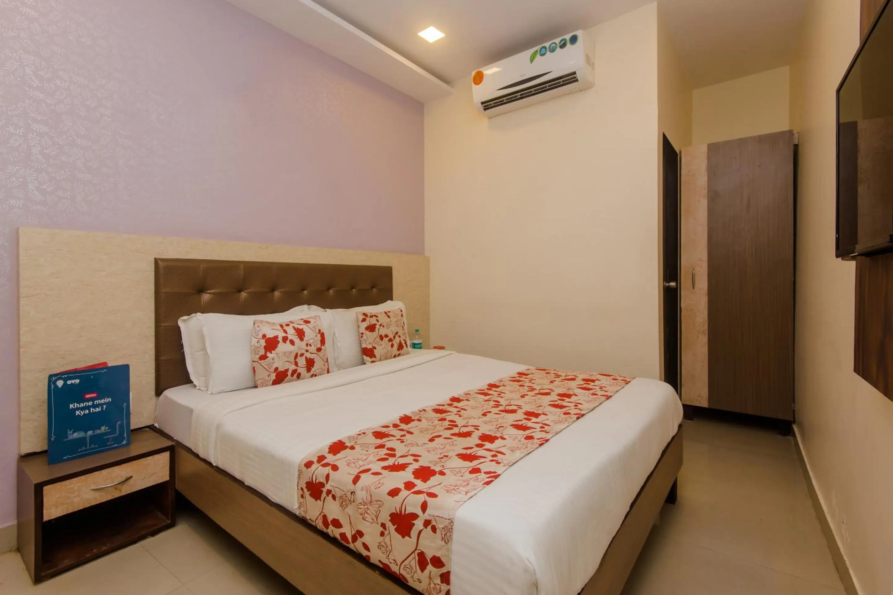 Bedroom, Bed in Hotel O Golden Nest Near Chhatrapati Shivaji International Airport