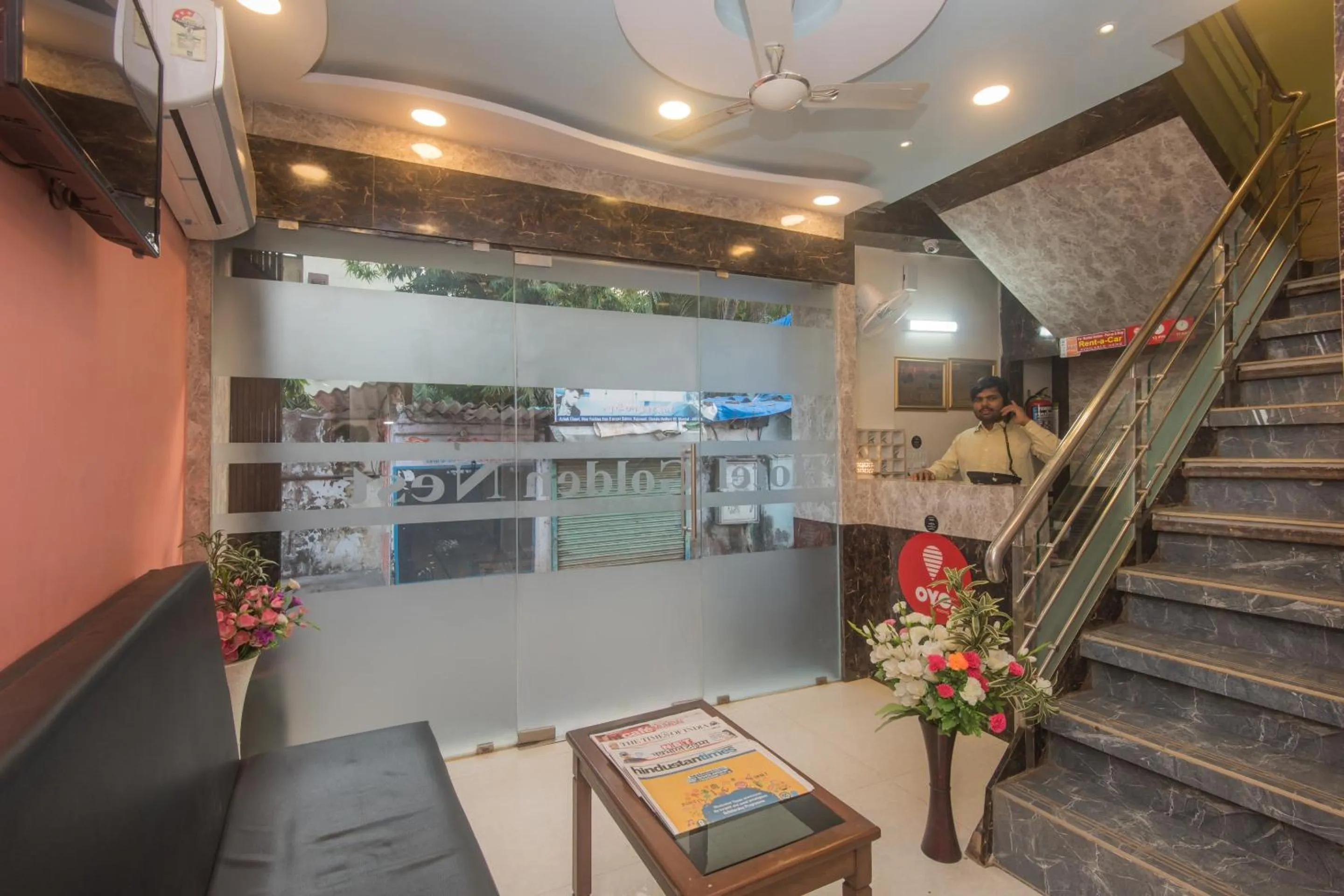 Lobby or reception in Hotel O Golden Nest Near Chhatrapati Shivaji International Airport