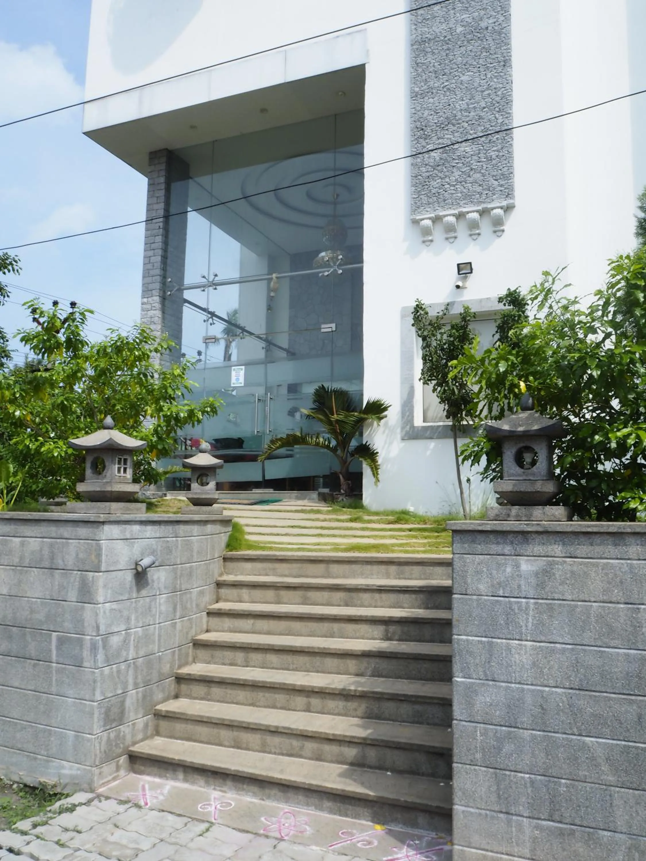 Facade/entrance in White Pearl Residency
