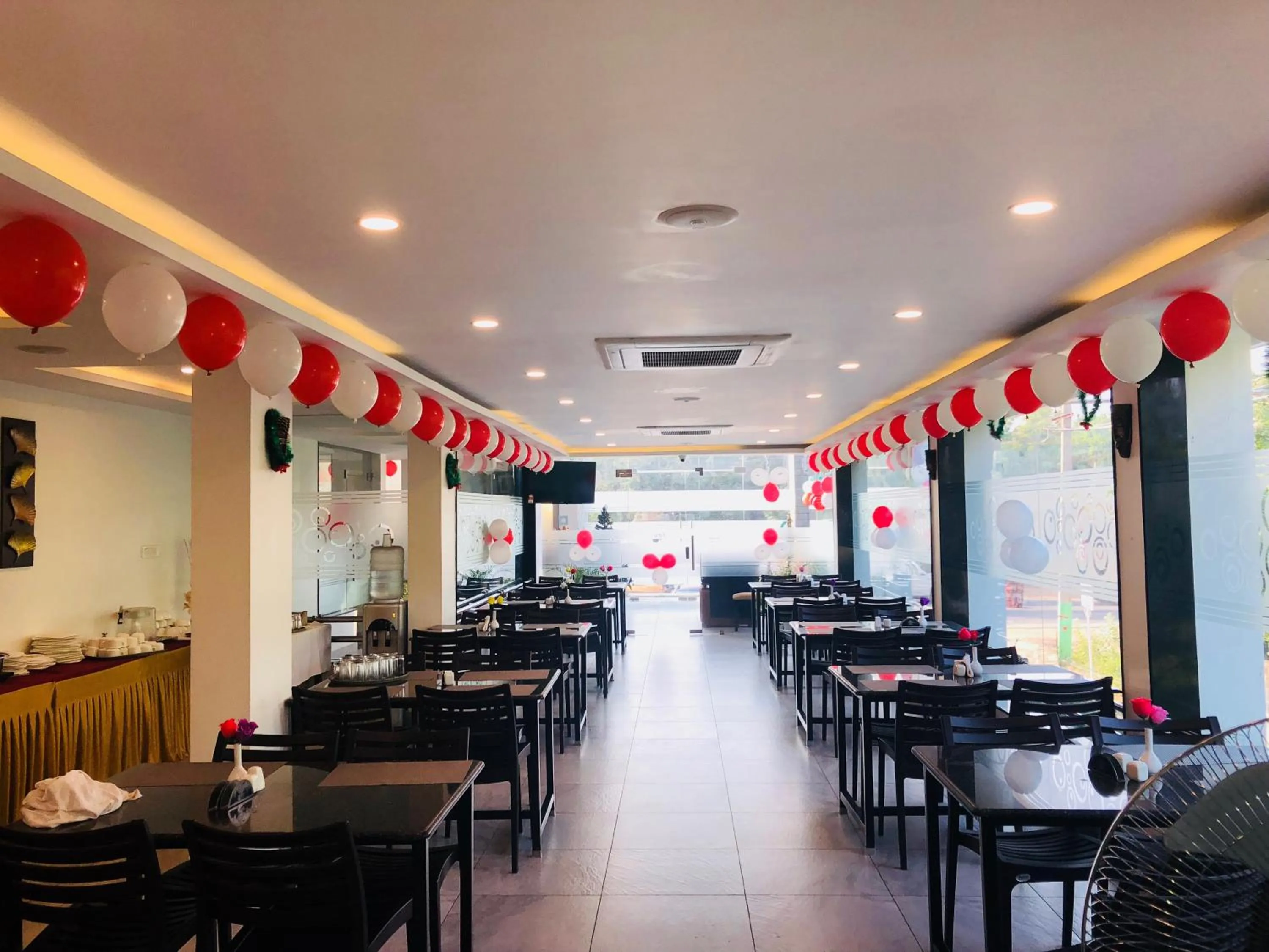 Restaurant/places to eat in White Pearl Residency